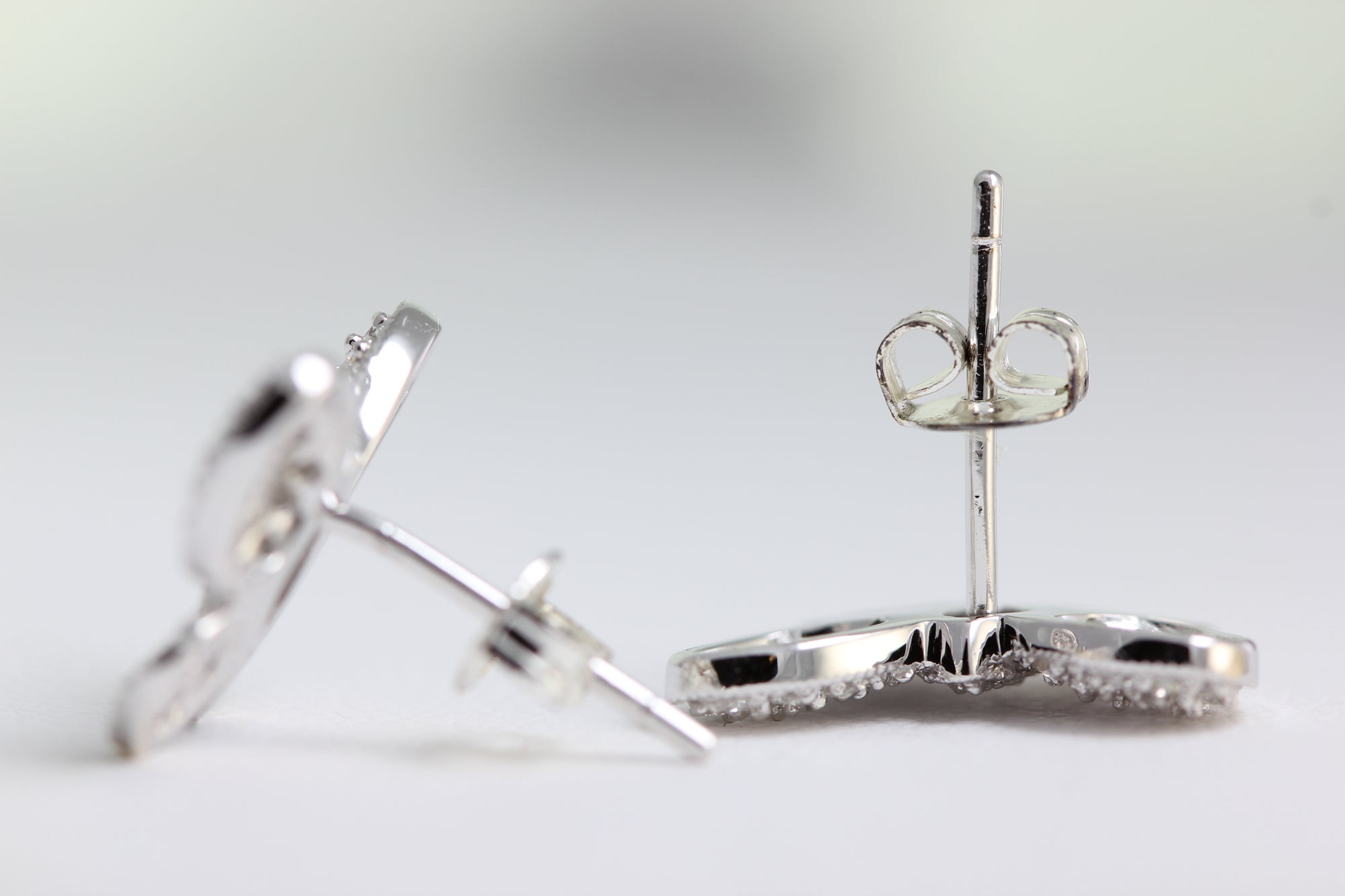 14k WHITE GOLD DIAMONDS BUTTERFLY EARRINGS