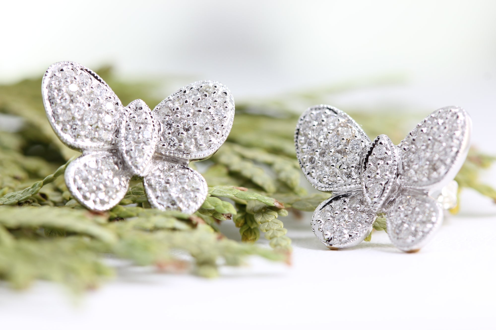 14k WHITE GOLD DIAMONDS BUTTERFLY EARRINGS