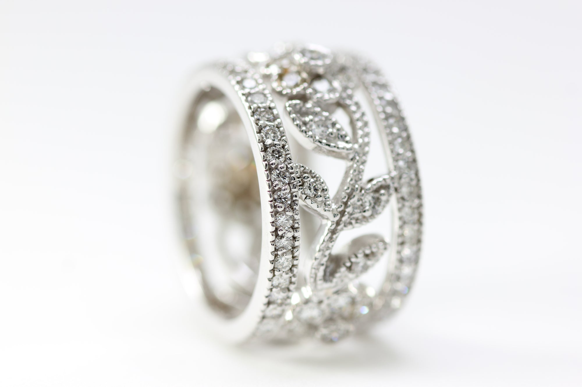 DIAMOND ANNIVERSARY ETERNITY FLOWER BAND 14K WHITE GOLD