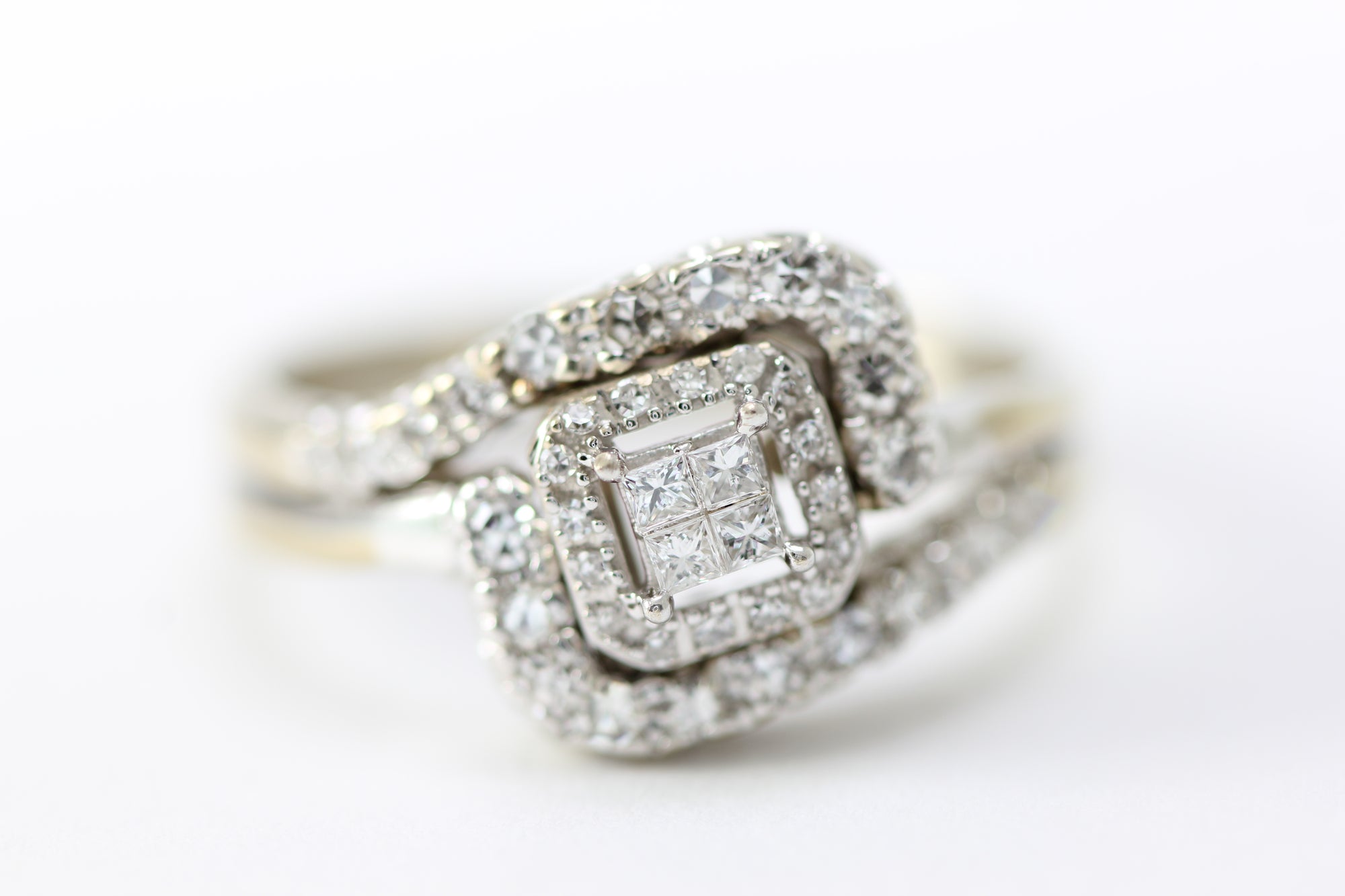 ANTIQUE 14k WHITE GOLD MODERN COCKTAIL DIAMOND RING