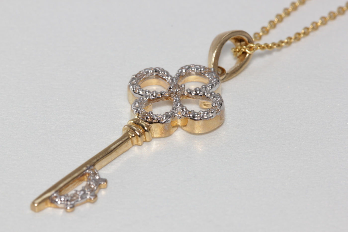 ESTATE 14K GOLD DIAMOND KEY CHARM PENDANT 0.05 CT 14KARAT YELLOW GOLD