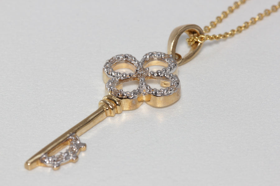 ESTATE 14K GOLD DIAMOND KEY CHARM PENDANT 0.05 CT 14KARAT YELLOW GOLD