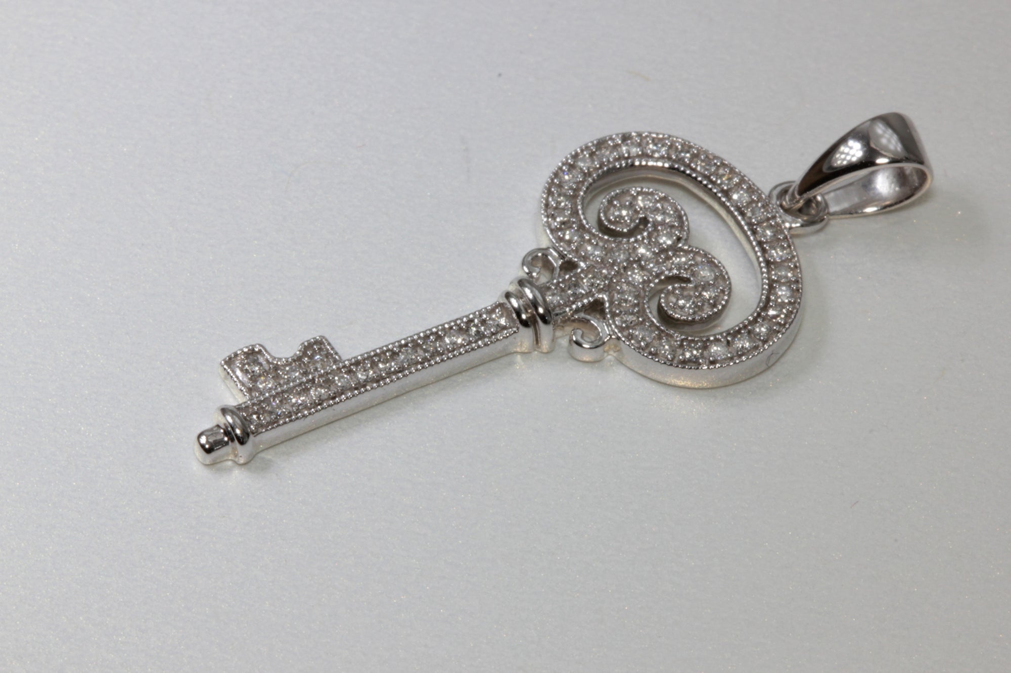 MODERN 14K GOLD DIAMOND KEY CHARM PENDANT 0.30 CT 14KARAT WHITE GOLD