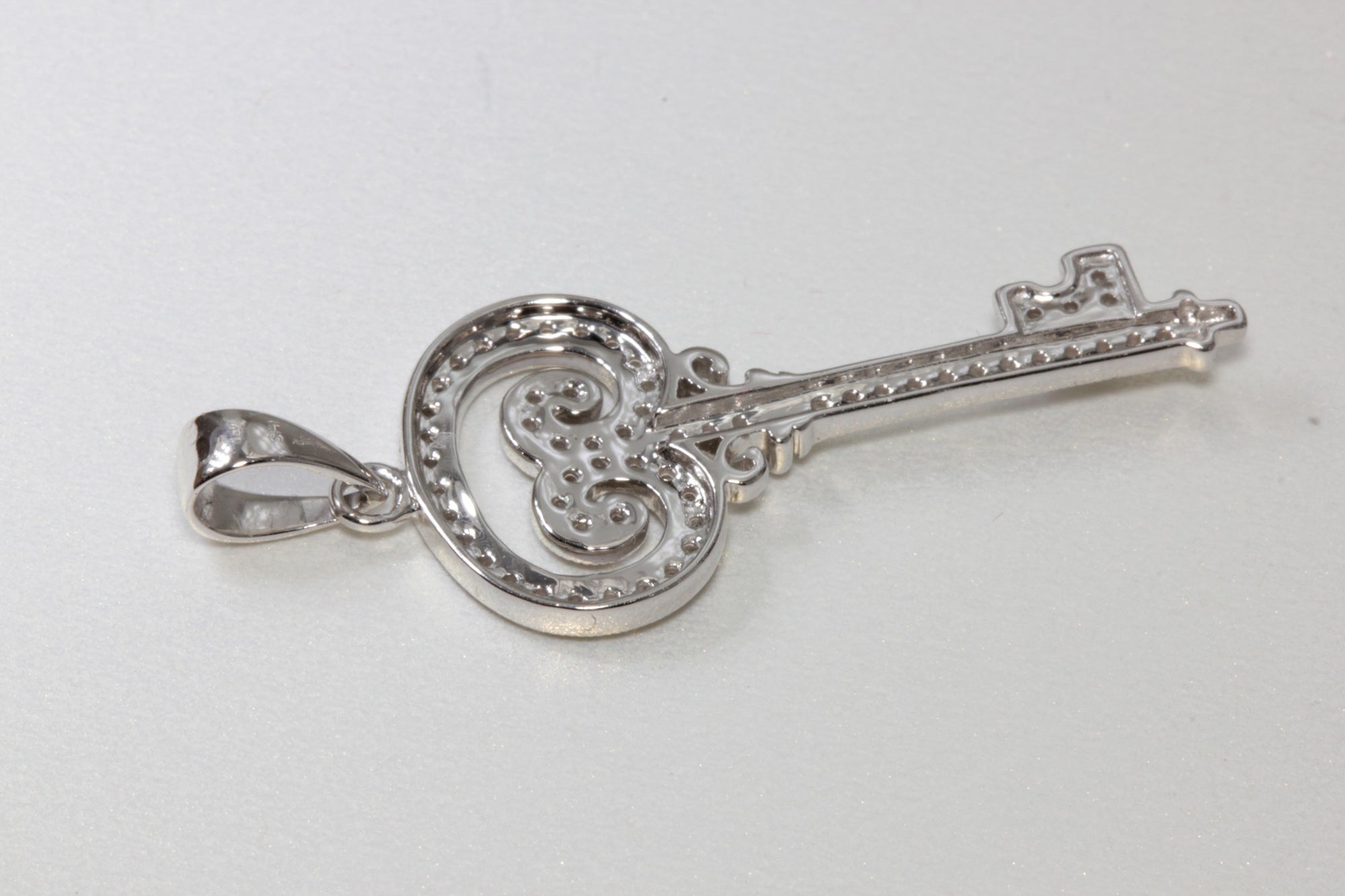 MODERN 14K GOLD DIAMOND KEY CHARM PENDANT 0.30 CT 14KARAT WHITE GOLD