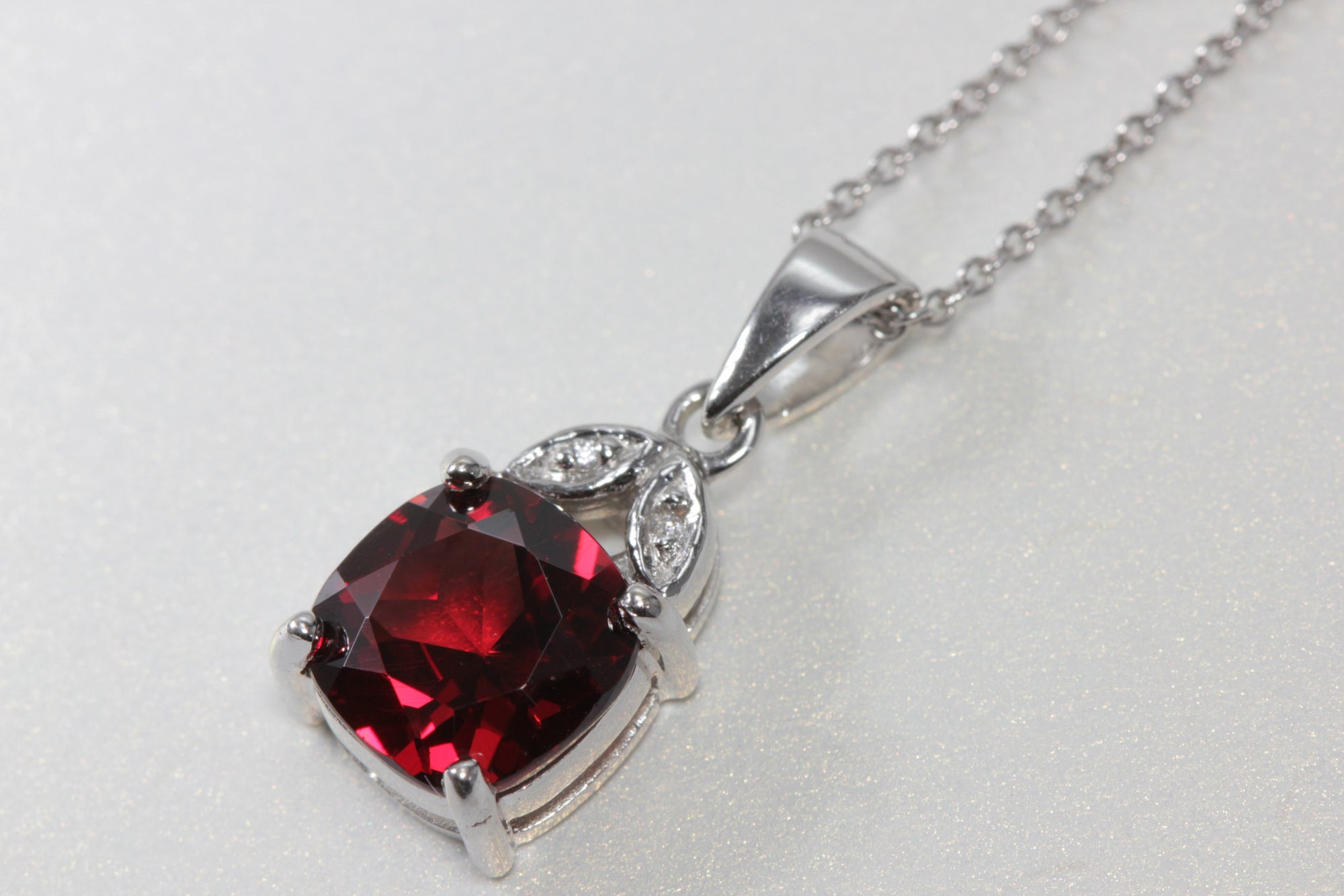 MODERN 14k WHITE GOLD LADYS PENDANT & CHAIN GARNET & DIAMONDS