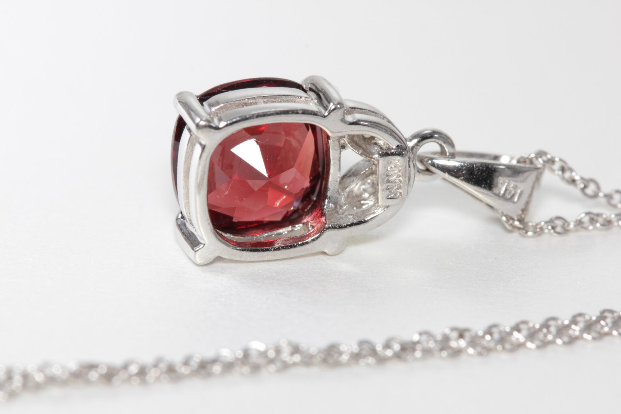 MODERN 14k WHITE GOLD LADYS PENDANT & CHAIN GARNET & DIAMONDS