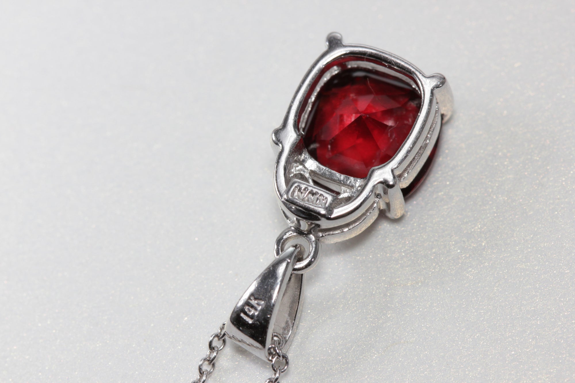 MODERN 14k WHITE GOLD LADYS PENDANT & CHAIN GARNET & DIAMONDS
