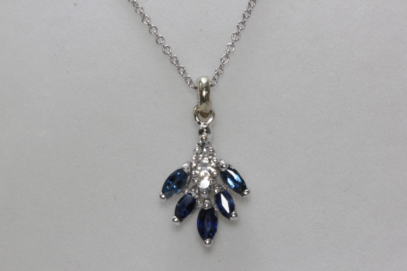 ESTATE 14K WHITE GOLD LADIES PENDANT & CHAIN BLUE SAPPHIRE & DIAMONDS