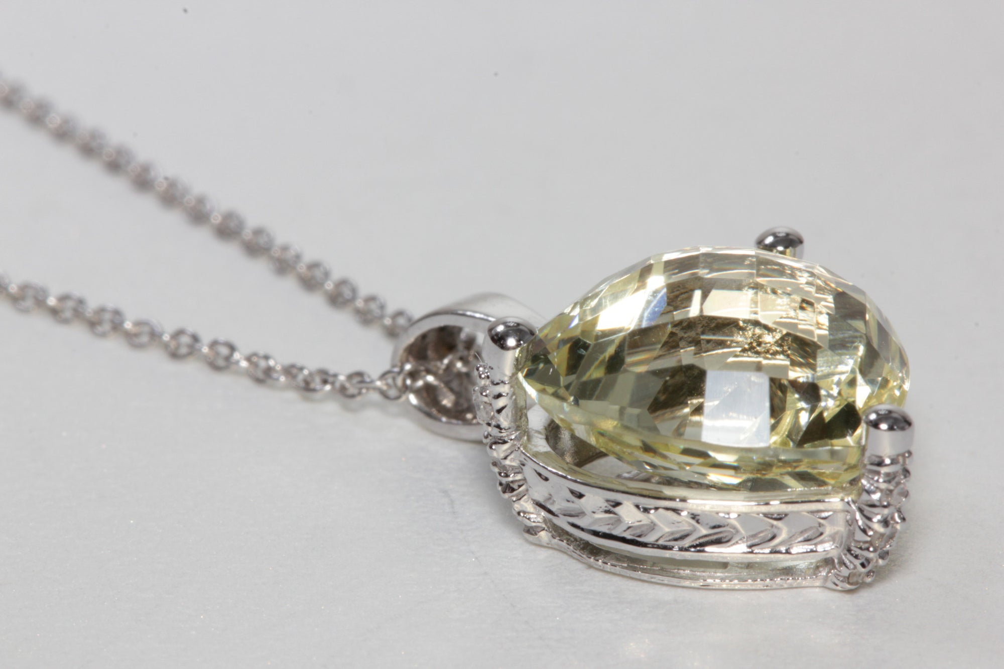 MODERN 14k WHITE GOLD LADIES PENDANT & CHAIN CHECKERBOARD LIME QUARTZ & DIAMOND