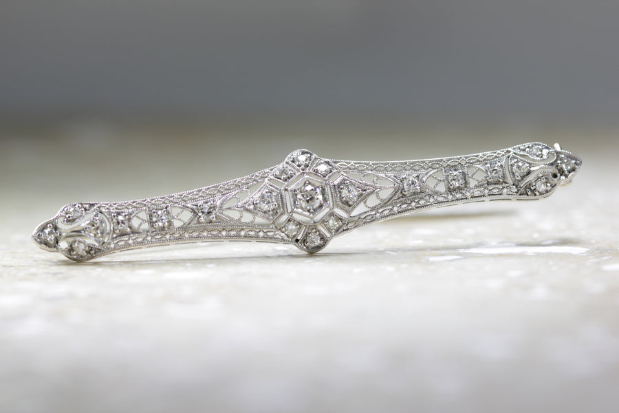 1930s ANTIQUE ART DECO FILIGREE 14K WHITE GOLD LADIES DIAMOND PIN BROOCH