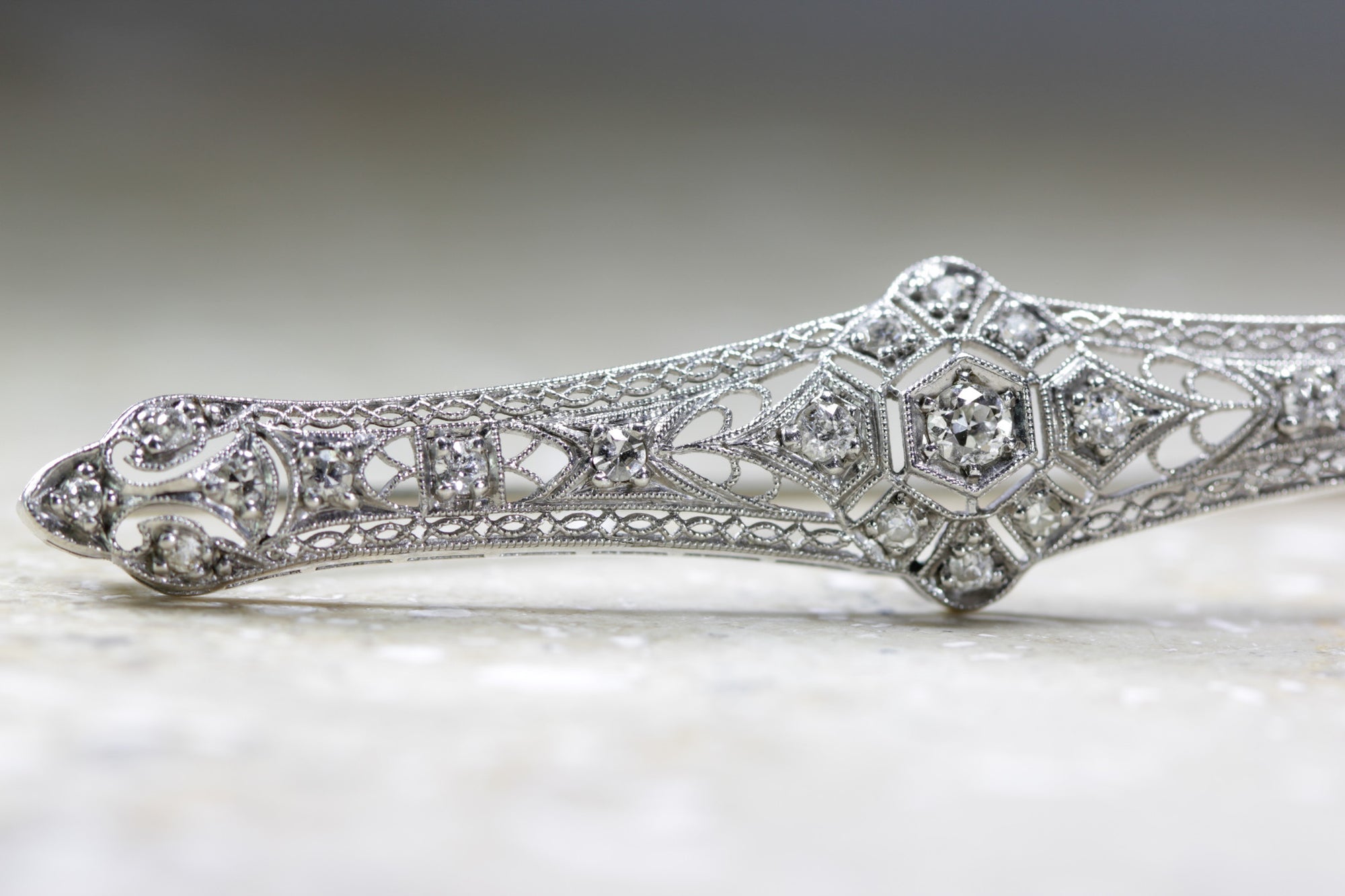 1930s ANTIQUE ART DECO FILIGREE 14K WHITE GOLD LADIES DIAMOND PIN BROOCH