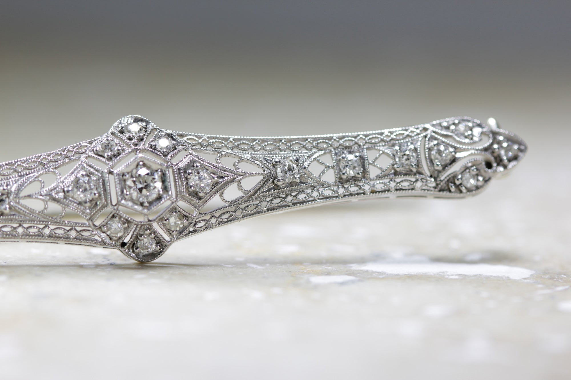 1930s ANTIQUE ART DECO FILIGREE 14K WHITE GOLD LADIES DIAMOND PIN BROOCH