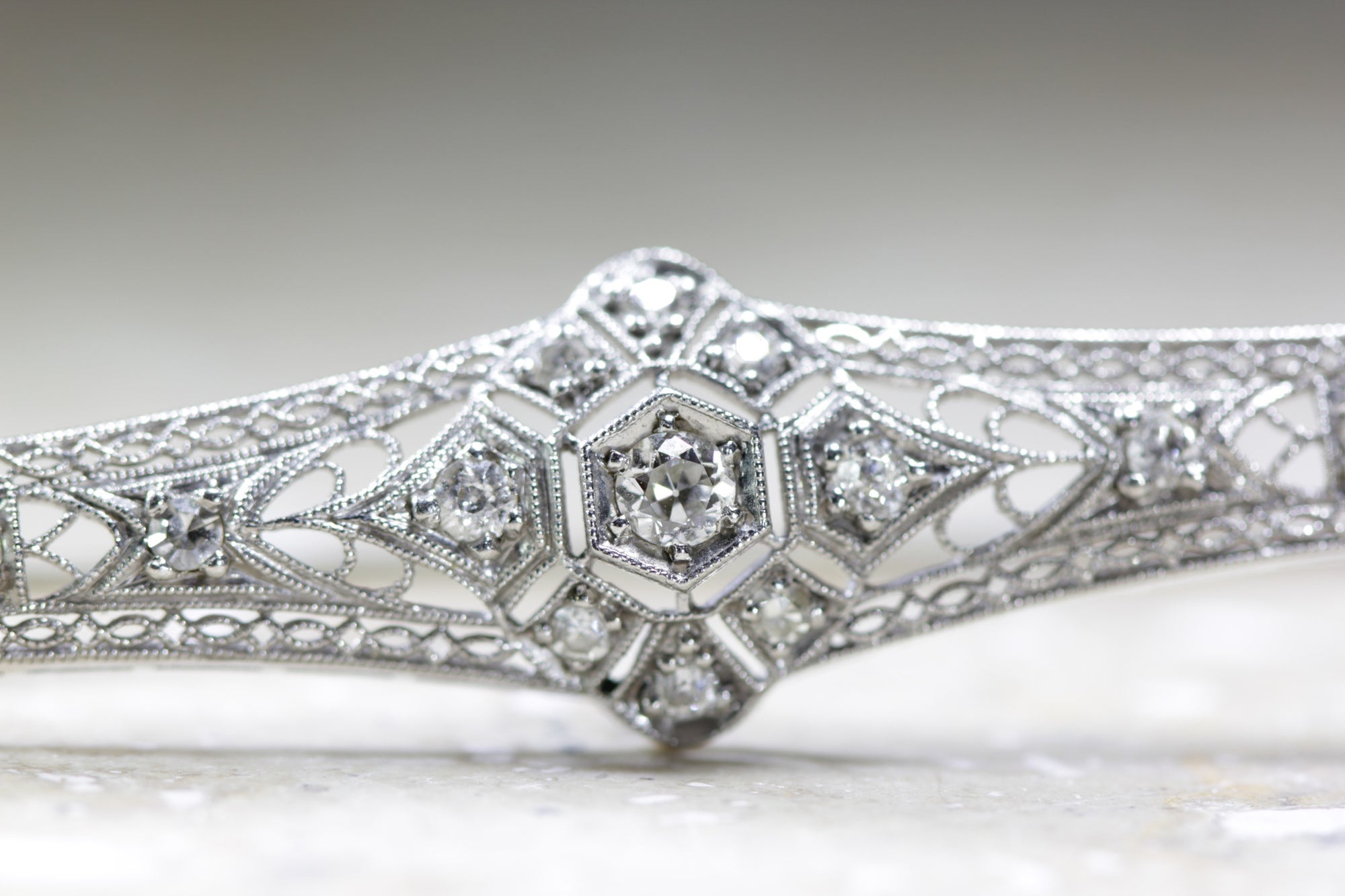1930s ANTIQUE ART DECO FILIGREE 14K WHITE GOLD LADIES DIAMOND PIN BROOCH