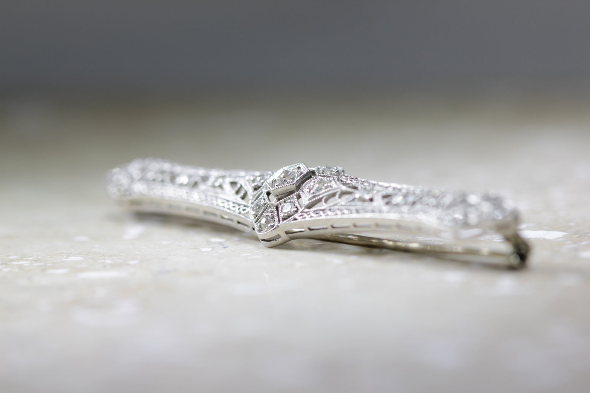 1930s ANTIQUE ART DECO FILIGREE 14K WHITE GOLD LADIES DIAMOND PIN BROOCH