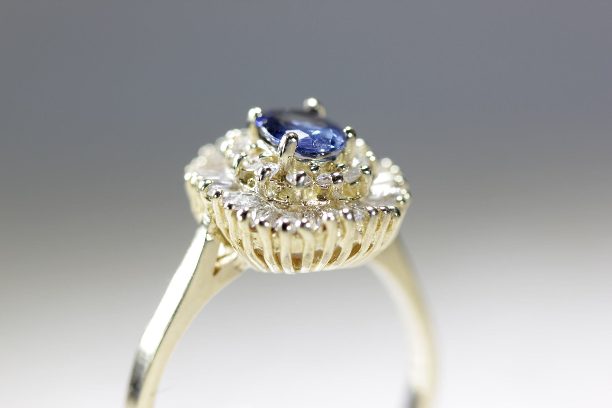 ESTATE VINTAGE DIAMOND OVAL SAPPHIRE RING BALLERINA SETTING 14K Y GOLD LADIES