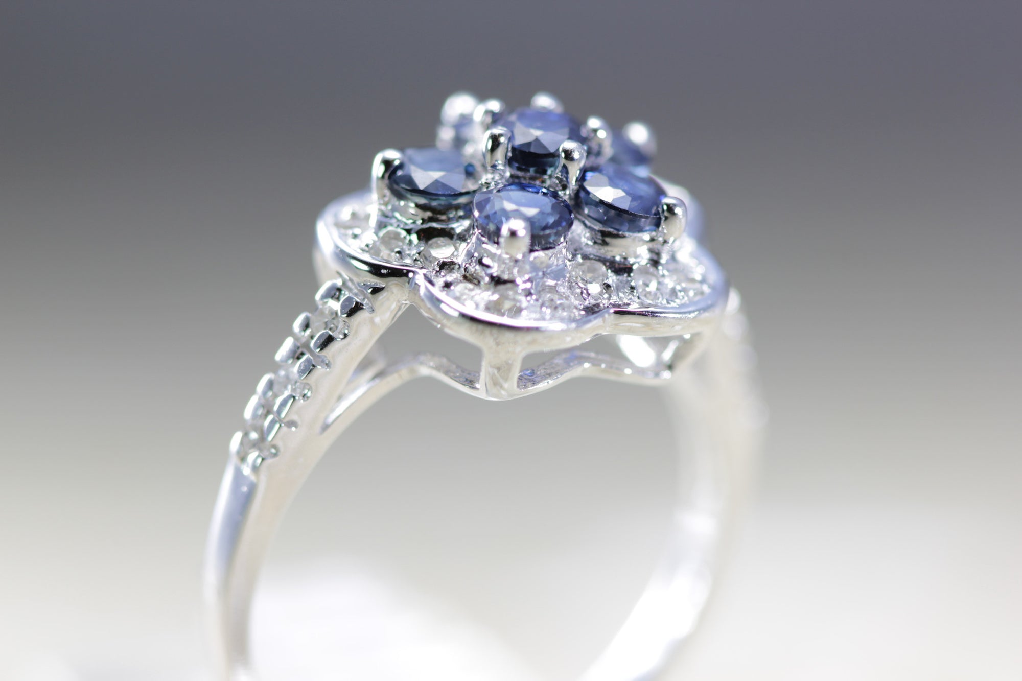 WHITE GOLD SAPPHIRE CLUSTER FLOWER SETTING & DIAMOND RING 1.16CT 14k