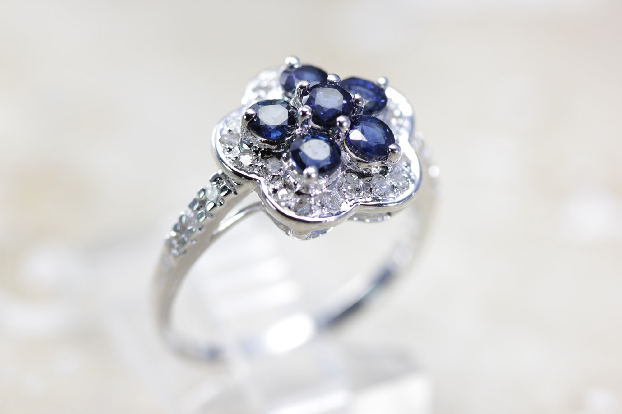 WHITE GOLD SAPPHIRE CLUSTER FLOWER SETTING & DIAMOND RING 1.16CT 14k