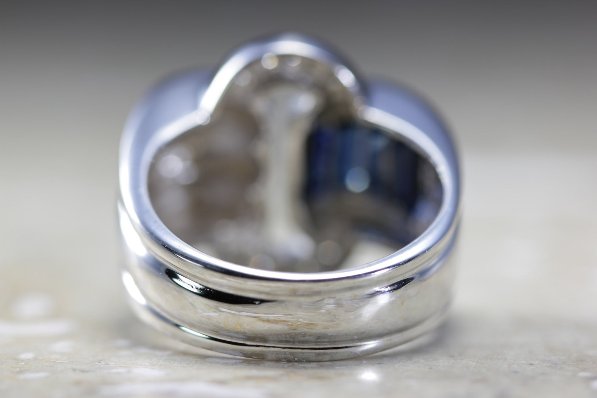 MODERN 14K WHITE GOLD SAPPHIRE CHANNEL PAVE SETTING & DIAMOND RING 1.40 CTW