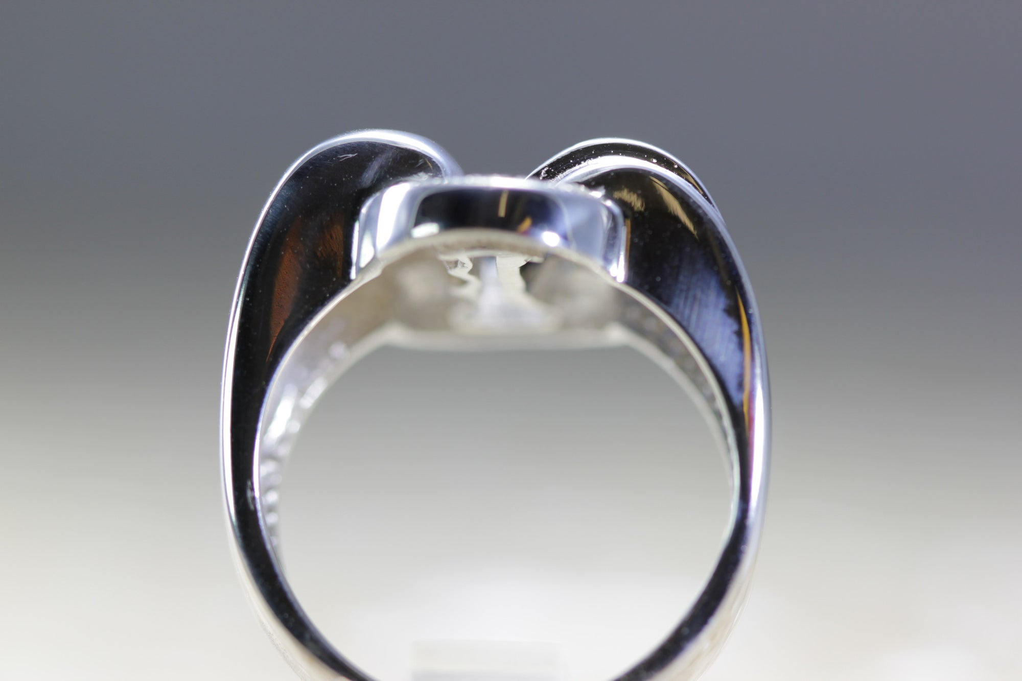 MODERN 14K WHITE GOLD SAPPHIRE CHANNEL PAVE SETTING & DIAMOND RING 1.40 CTW