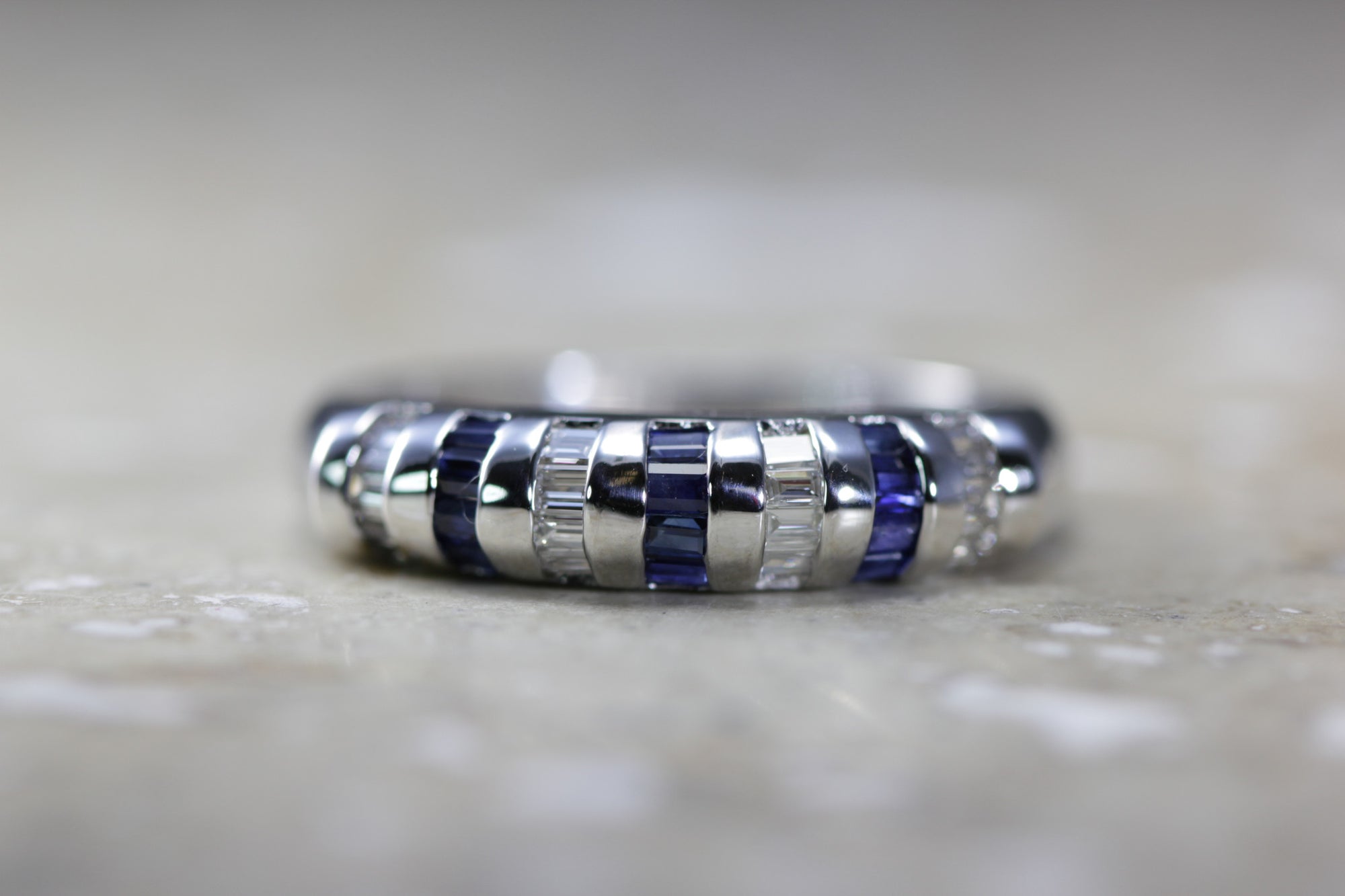 MODERN 14k WHITE GOLD BAGUETTE SAPPHIRE & DIAMOND SOLID BAND RING 1.65 CTW