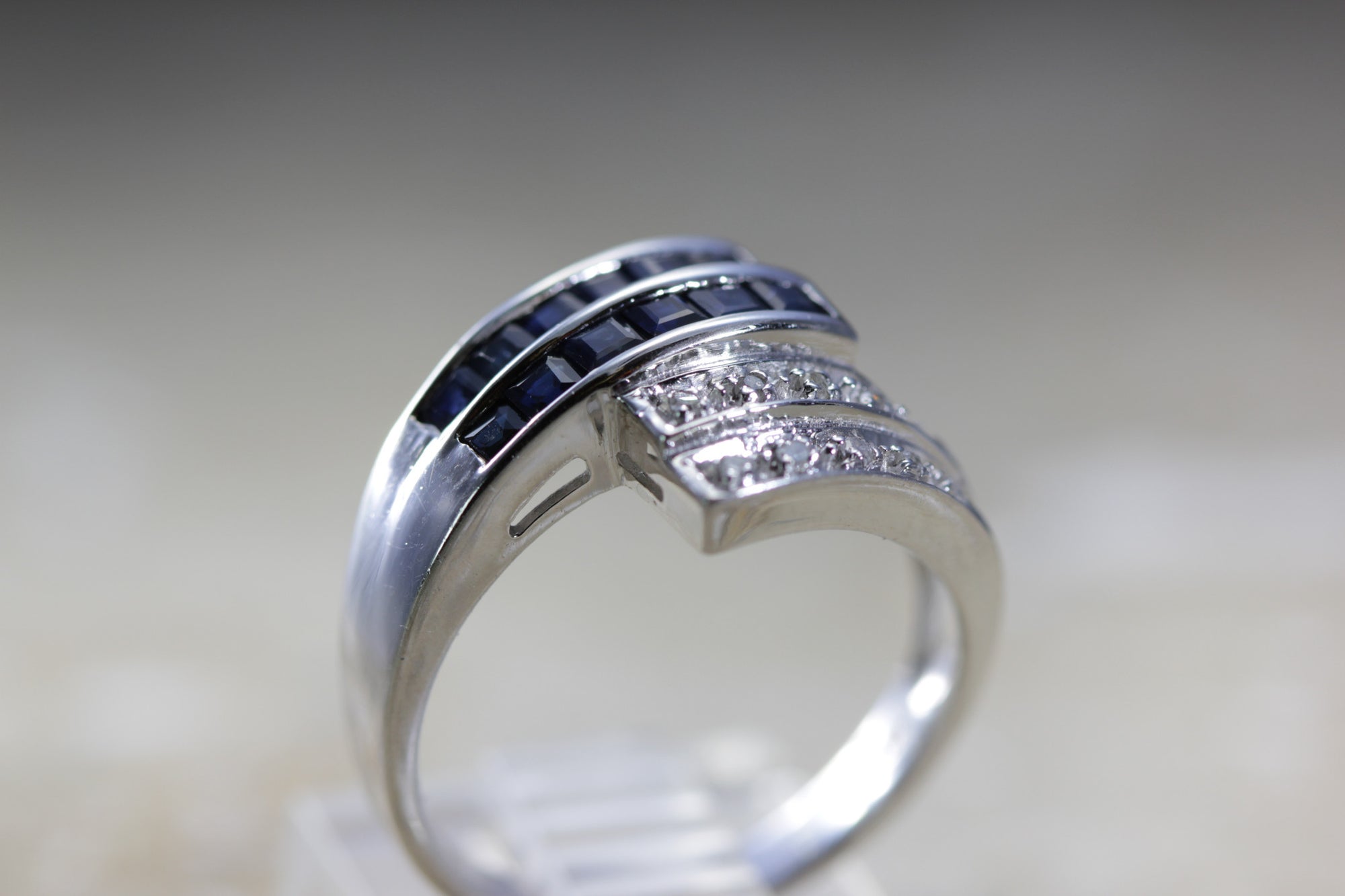 BAND 14k WHITE GOLD PRINCESS SAPPHIRE & DIAMOND RING PAVE .40 CTW