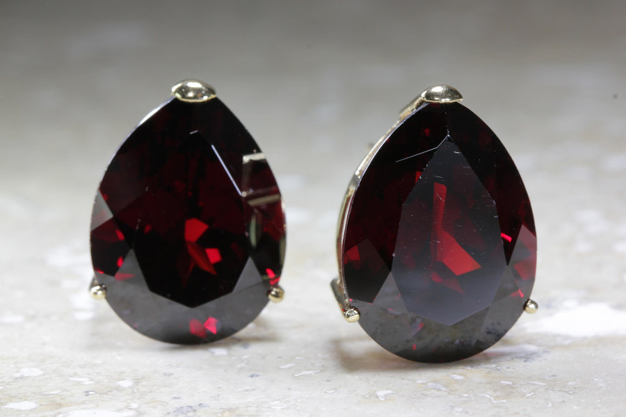 MODERN 14KT GOLD GARNET PEAR SHAPE EARRING LARGE 15 X 20