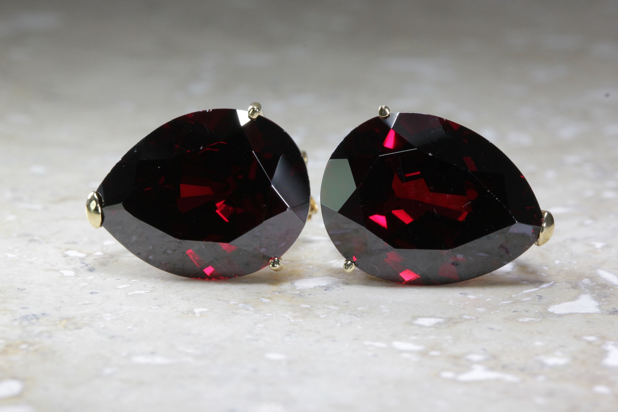 MODERN 14KT GOLD GARNET PEAR SHAPE EARRING LARGE 15 X 20
