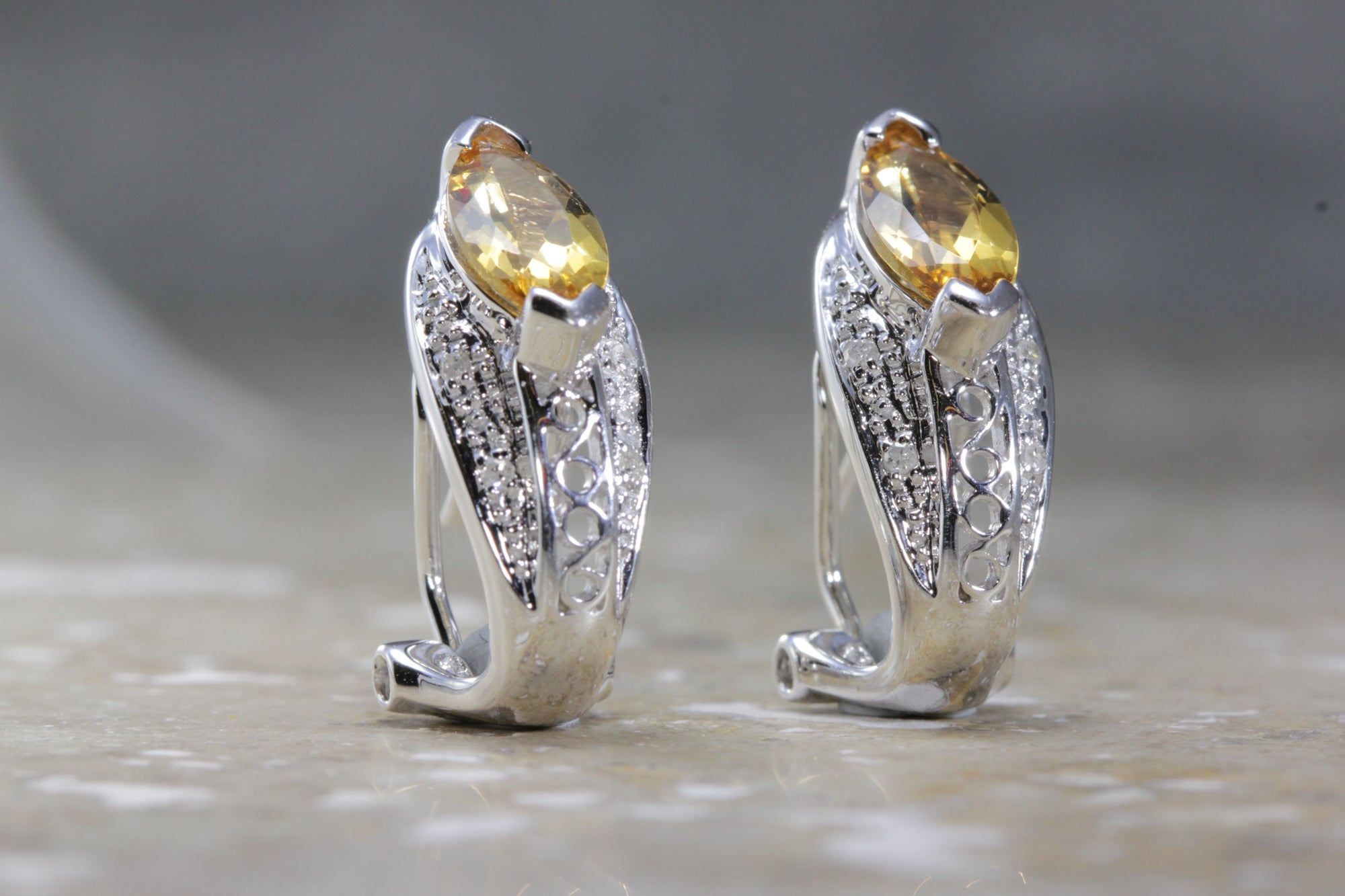 WHITE GOLD LADYS EARRINGS GOLDEN TOPAZ & DIAMONDS OMEGA BACK 14k
