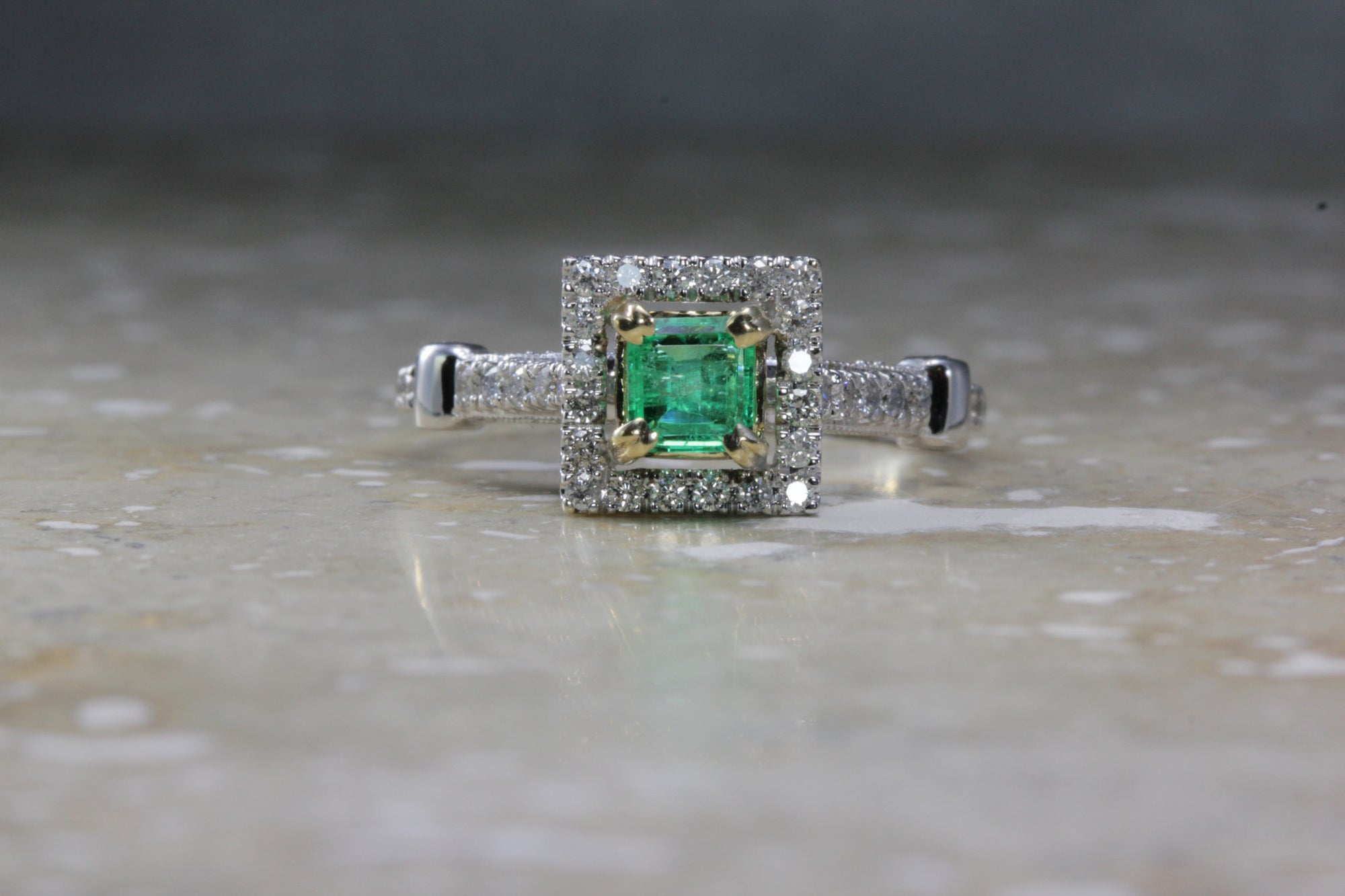 ANTIQUE 14K WHITE & YELLOW GOLD LADYS PRINCESS CUT EMERALD & DIAMOND RING 1.17CT