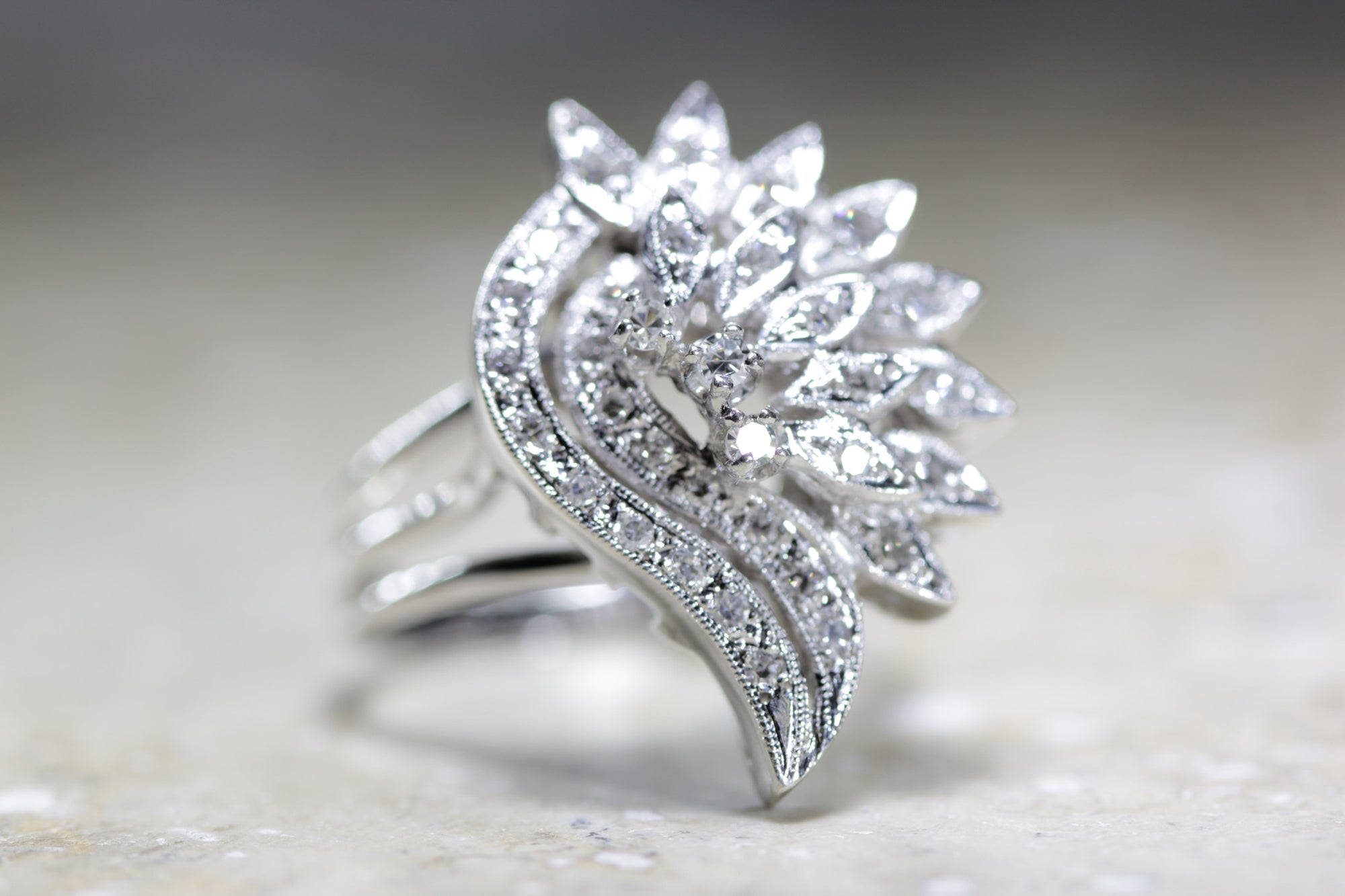 ANTIQUE COCKTAIL VINTAGE RING DIAMOND 14K W GOLD 1940's