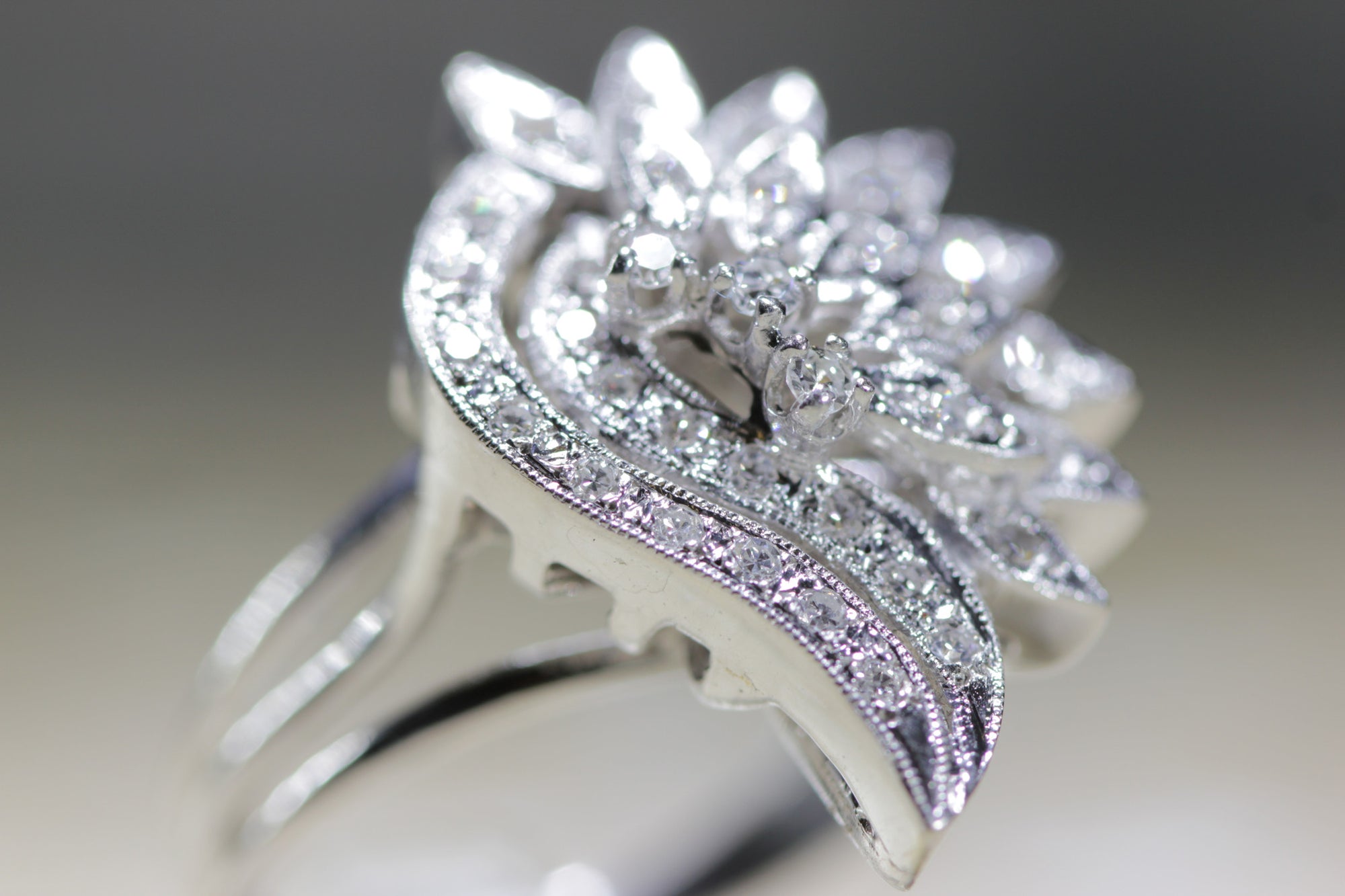 ANTIQUE COCKTAIL VINTAGE RING DIAMOND 14K W GOLD 1940's