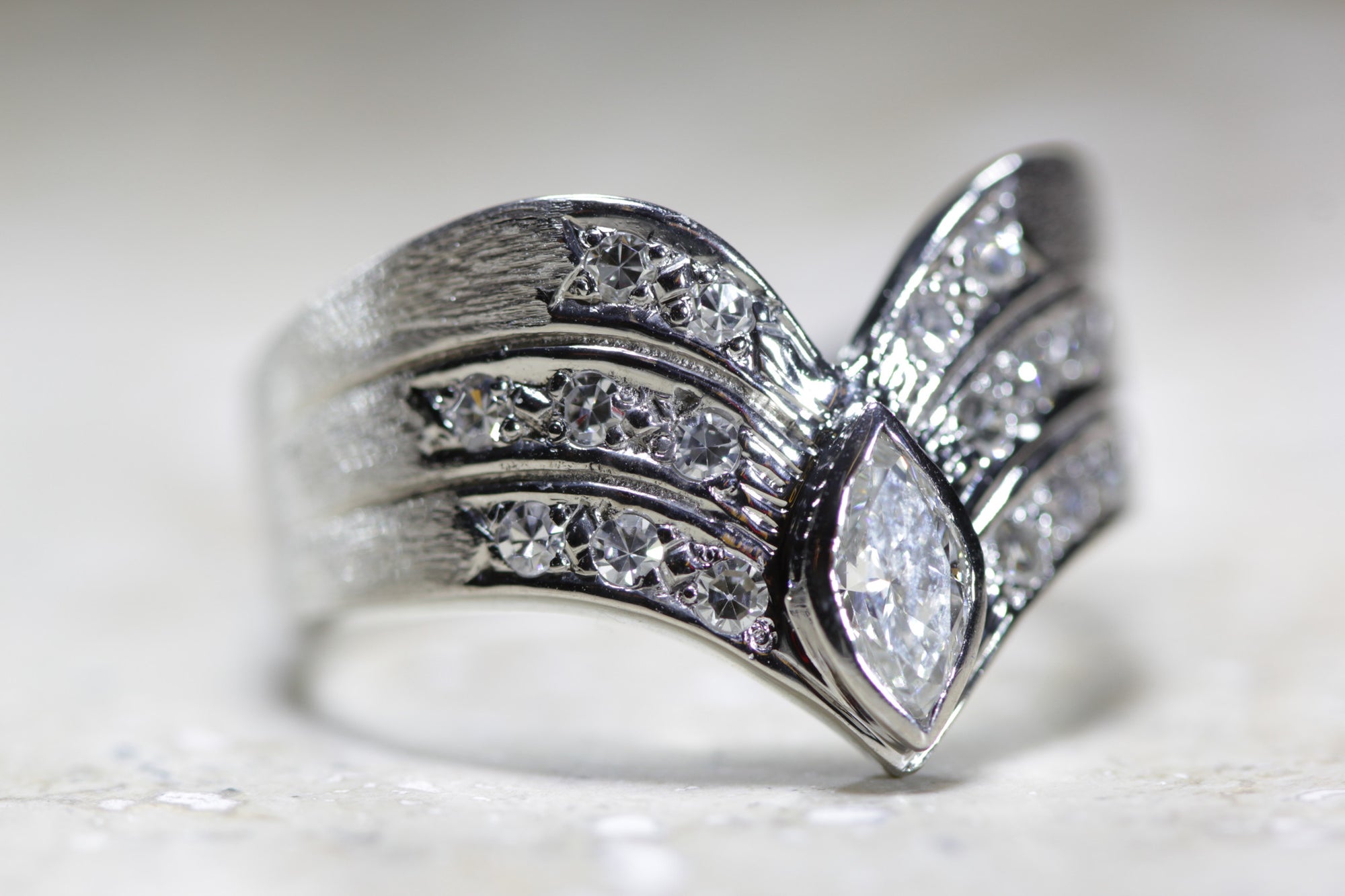 ANTIQUE MARQUISE CHEVRON MOTIF RING DIAMOND 14K W GOLD RETRO 1940's