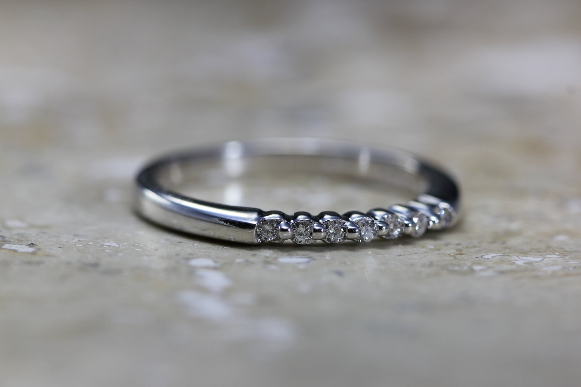 DIAMOND WEDDING BAND 14k W GOLD ROUND STONES LADIES