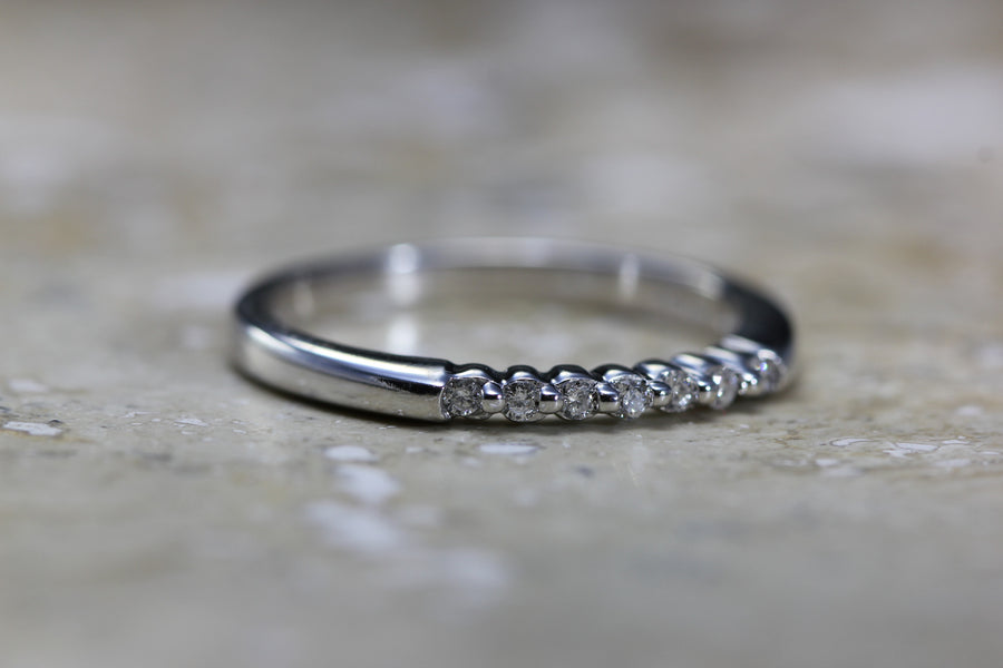 DIAMOND WEDDING BAND 14k W GOLD ROUND STONES LADIES