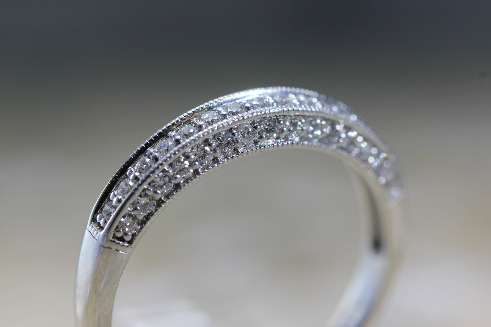 14K WHITE GOLD LADIES MILGRAIN ROUND DIAMOND WEDDING BAND