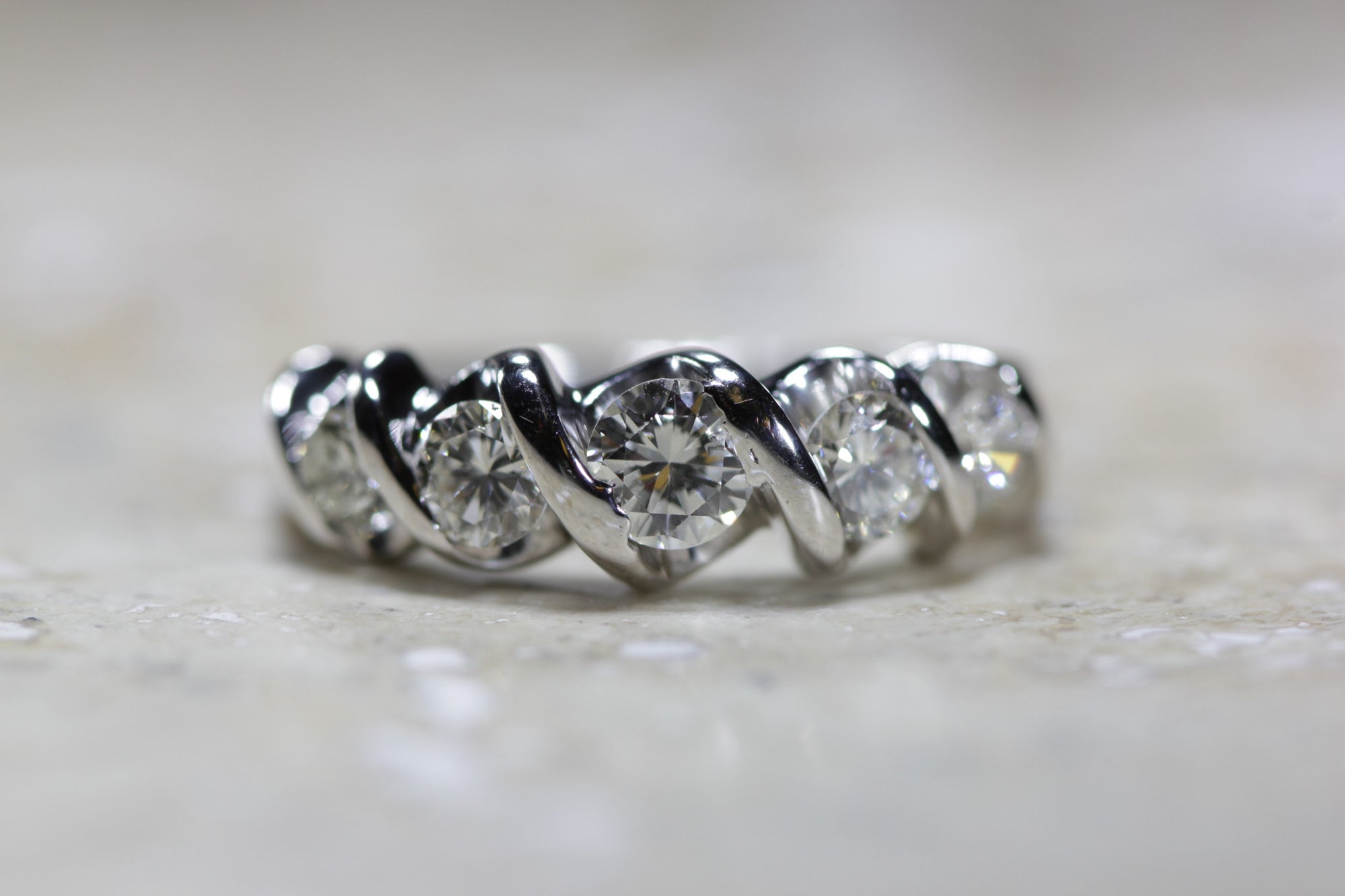 DIAMOND 5 STONE ROUND CUT WEDDING BAND OPEN CHANNEL GRADATED SETTING 14k W GOLD