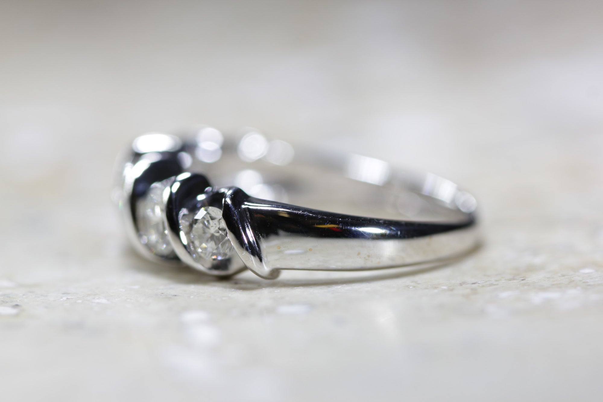 DIAMOND 5 STONE ROUND CUT WEDDING BAND OPEN CHANNEL GRADATED SETTING 14k W GOLD