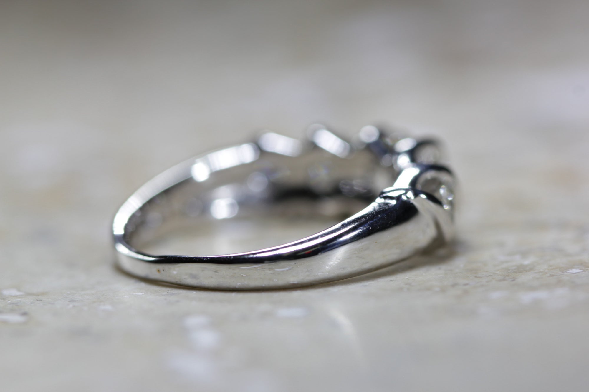 DIAMOND 5 STONE ROUND CUT WEDDING BAND OPEN CHANNEL GRADATED SETTING 14k W GOLD