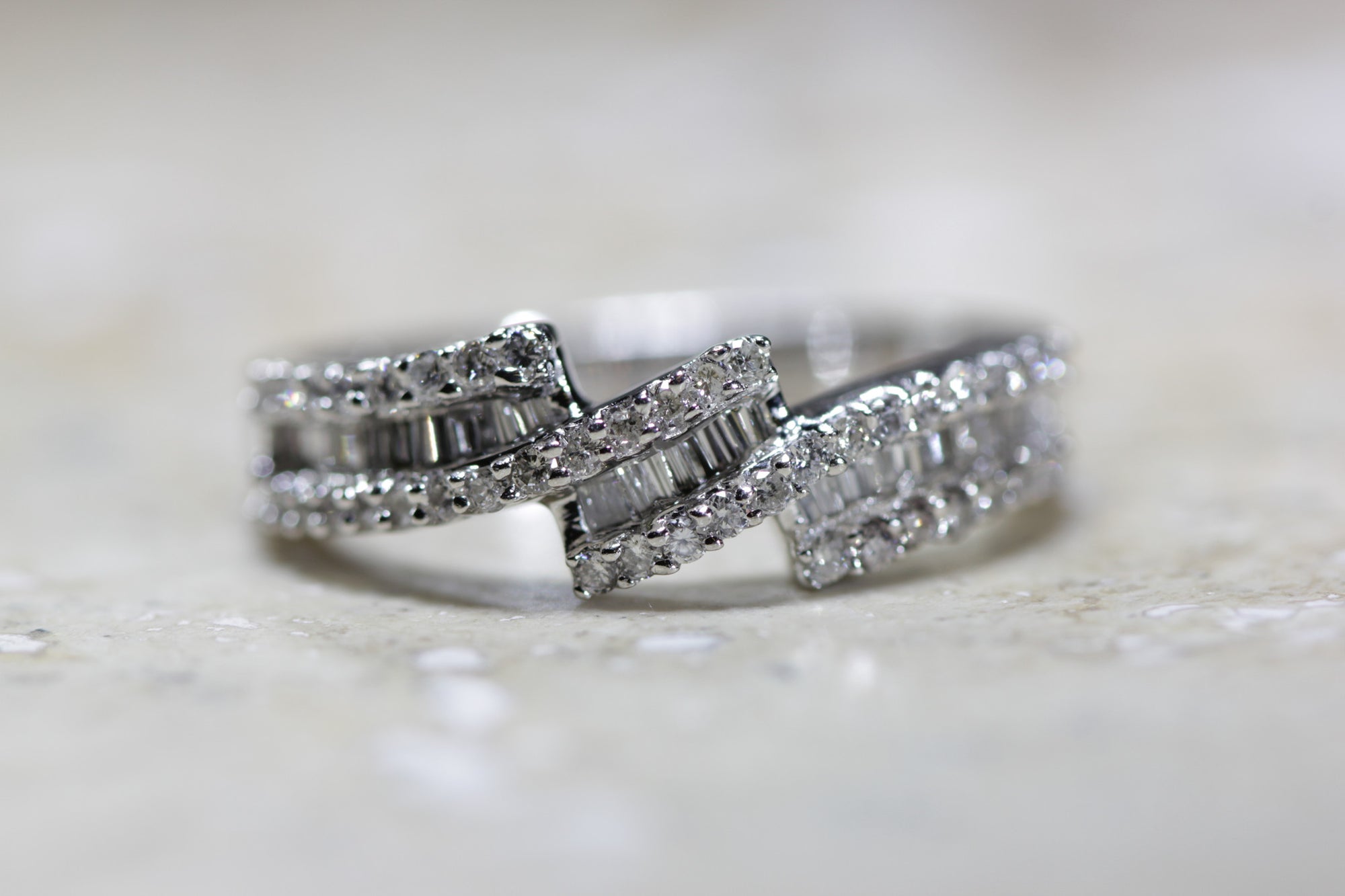 LADIES DIAMOND WEDDING BAND ROUND AND BAGUETTES 14K W GOLD