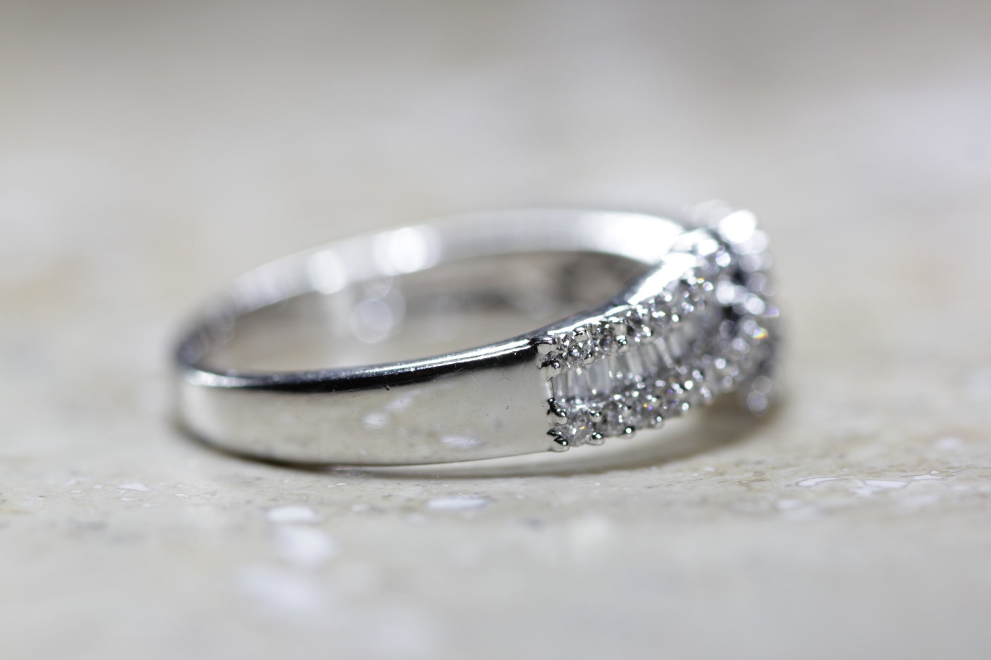 LADIES DIAMOND WEDDING BAND ROUND AND BAGUETTES 14K W GOLD