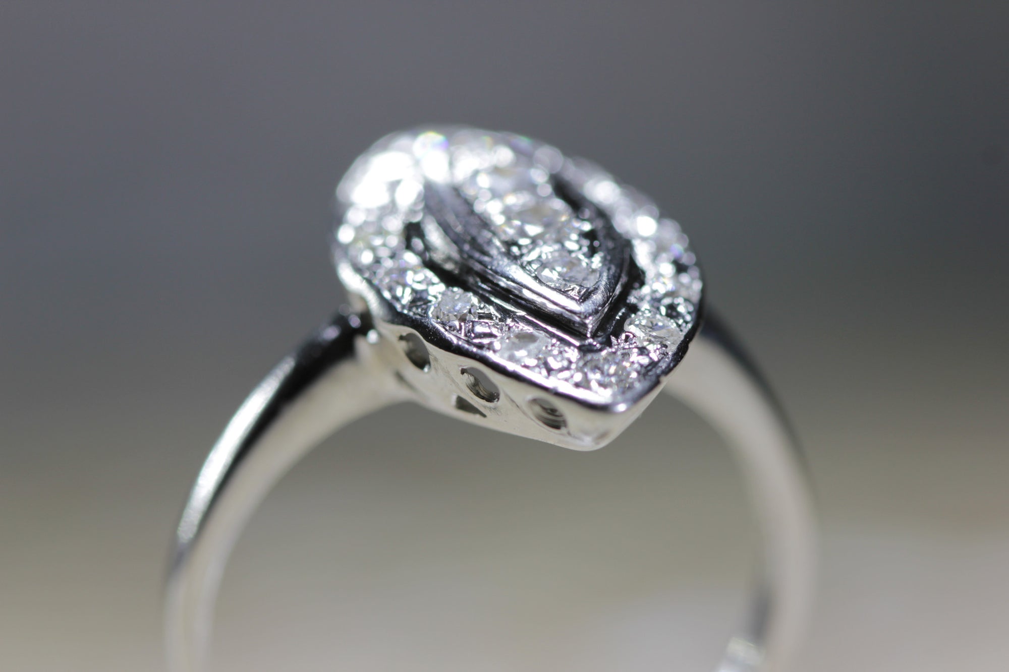 ANTIQUE ART DECO MARQUISE SHAPED COCKTAIL DIAMOND RING 14K W GOLD 1930's PAVE SET