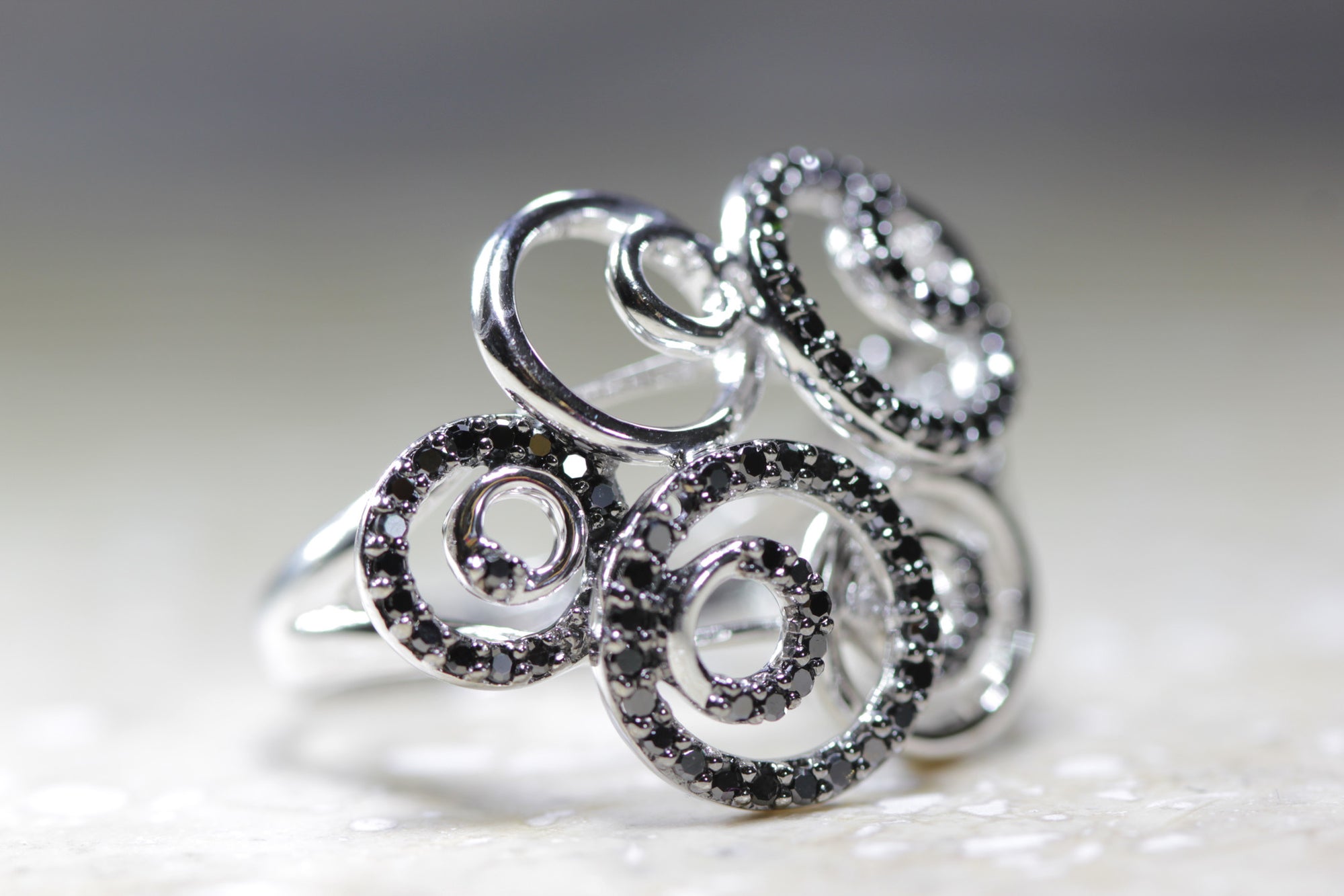 MODERN 14k WHITE GOLD LADIES VIVID BLACK DIAMOND CIRCLE SWIRL RING