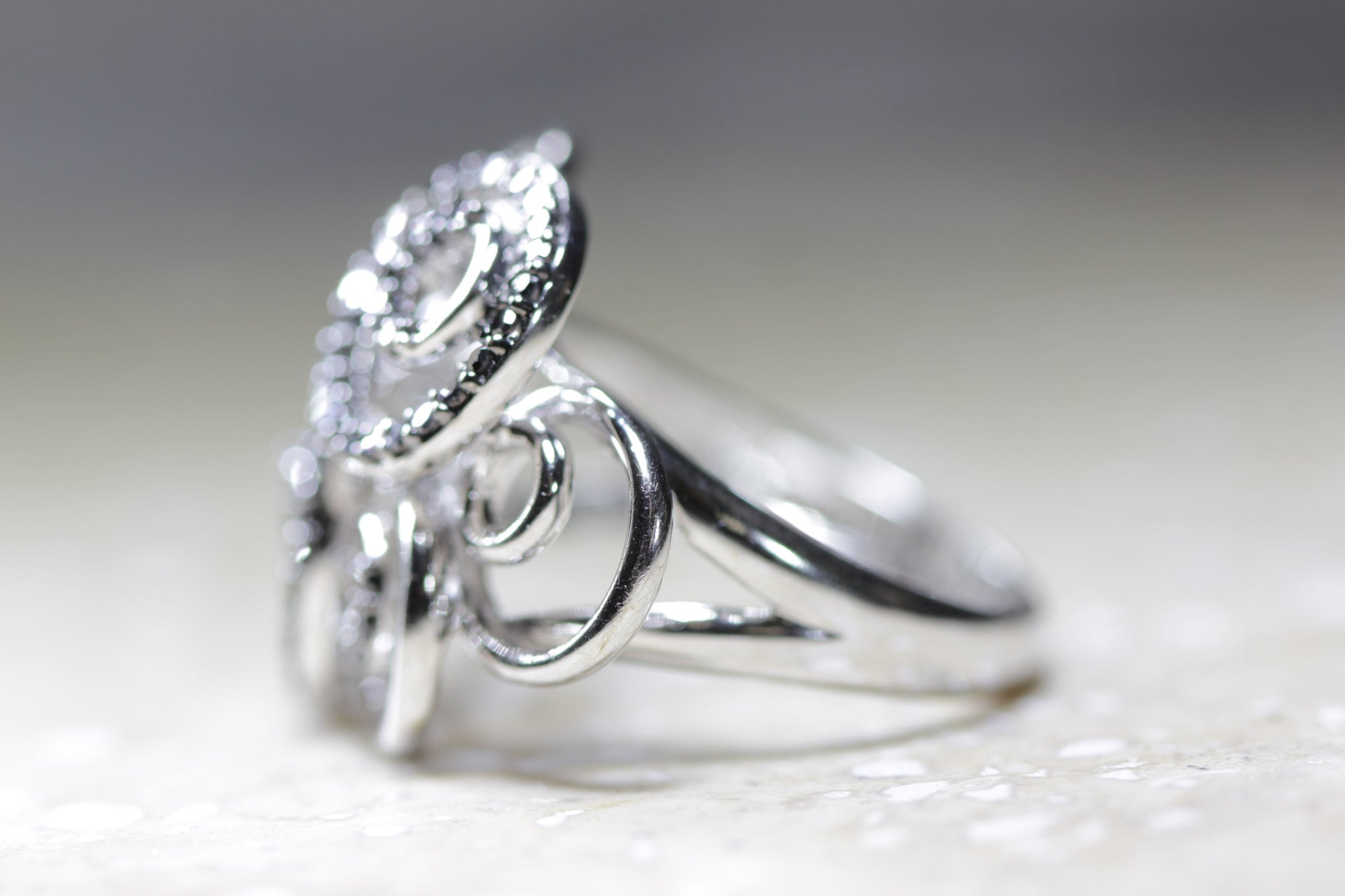 MODERN 14k WHITE GOLD LADIES VIVID BLACK DIAMOND CIRCLE SWIRL RING