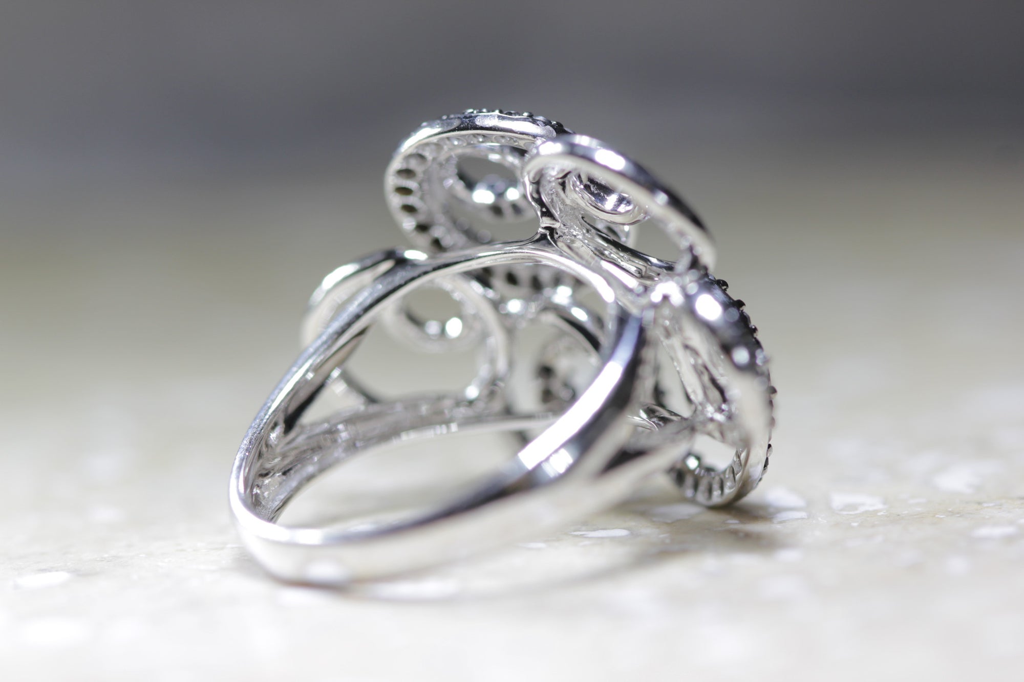 MODERN 14k WHITE GOLD LADIES VIVID BLACK DIAMOND CIRCLE SWIRL RING