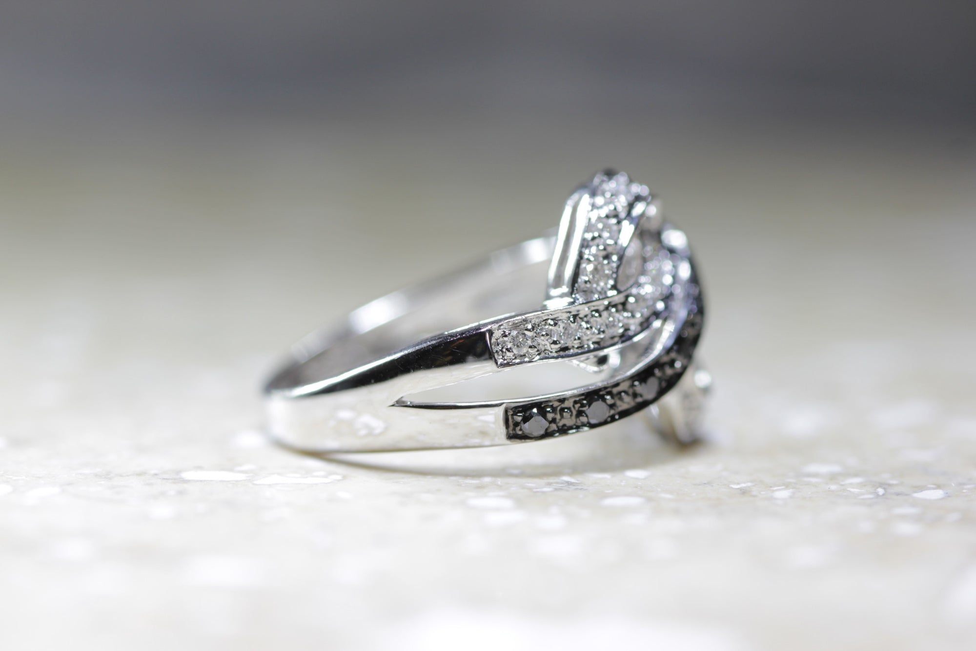 14k WHITE GOLD LADIES BLACK AND WHITE DIAMOND RING BAND