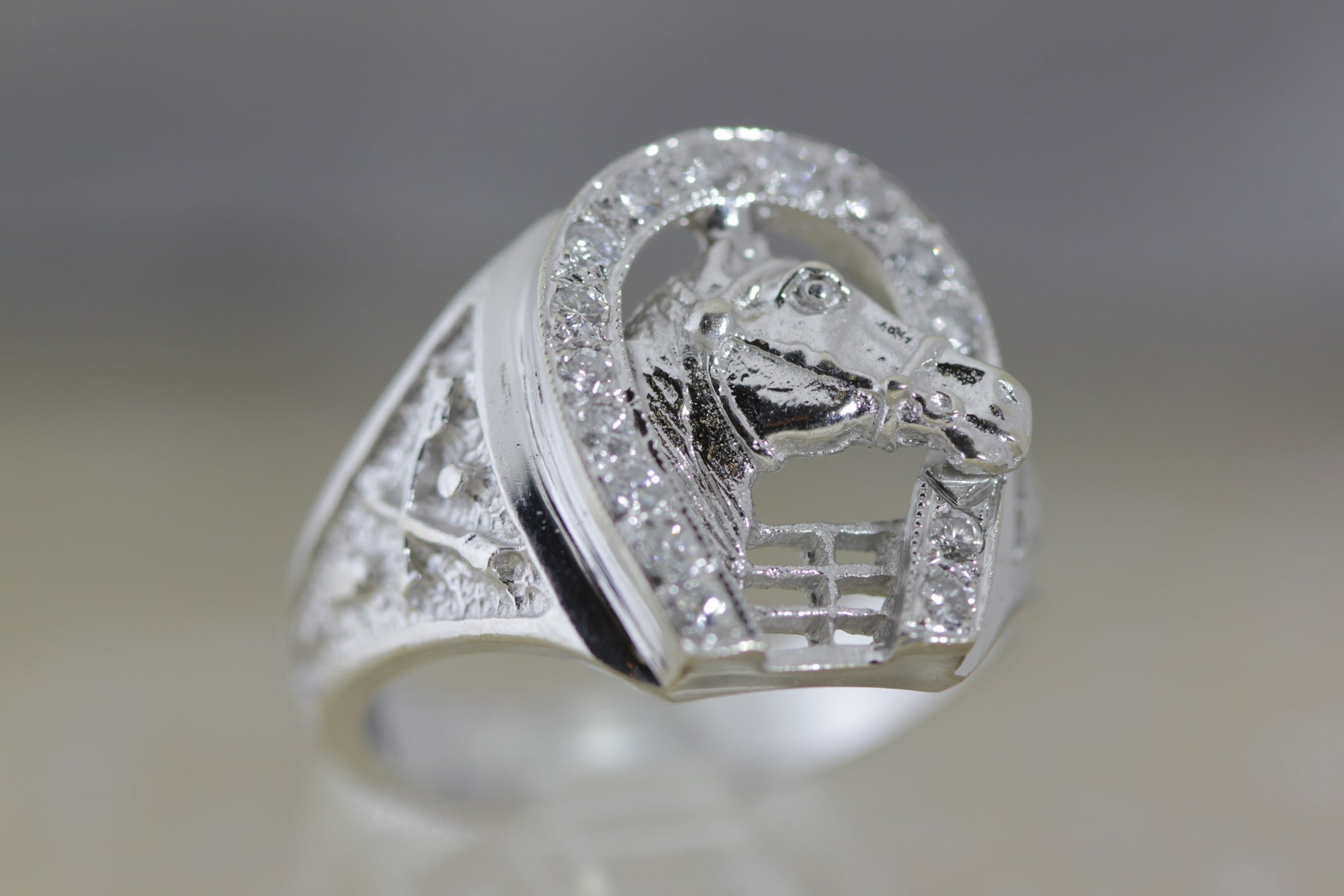 14K W GOLD MENS HORSESHOE RING & DIAMONDS SOLIDE VS1 G