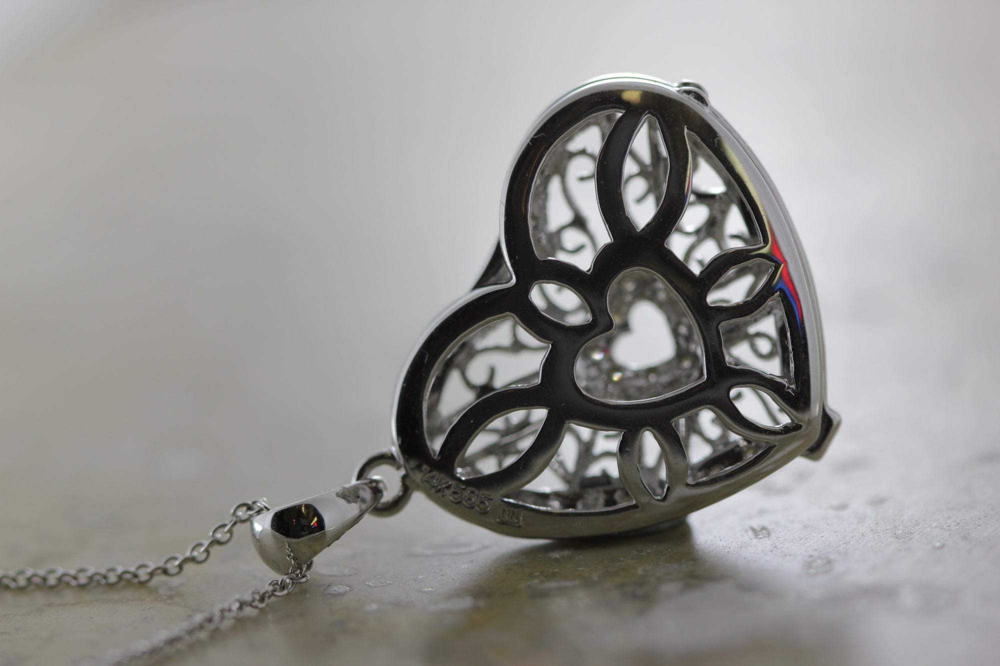 sold 14K GOLD DIAMOND WHITE HEART PENDANT LOCKET 0.25 CT 14K GOLD CHAIN 14CT OPEN