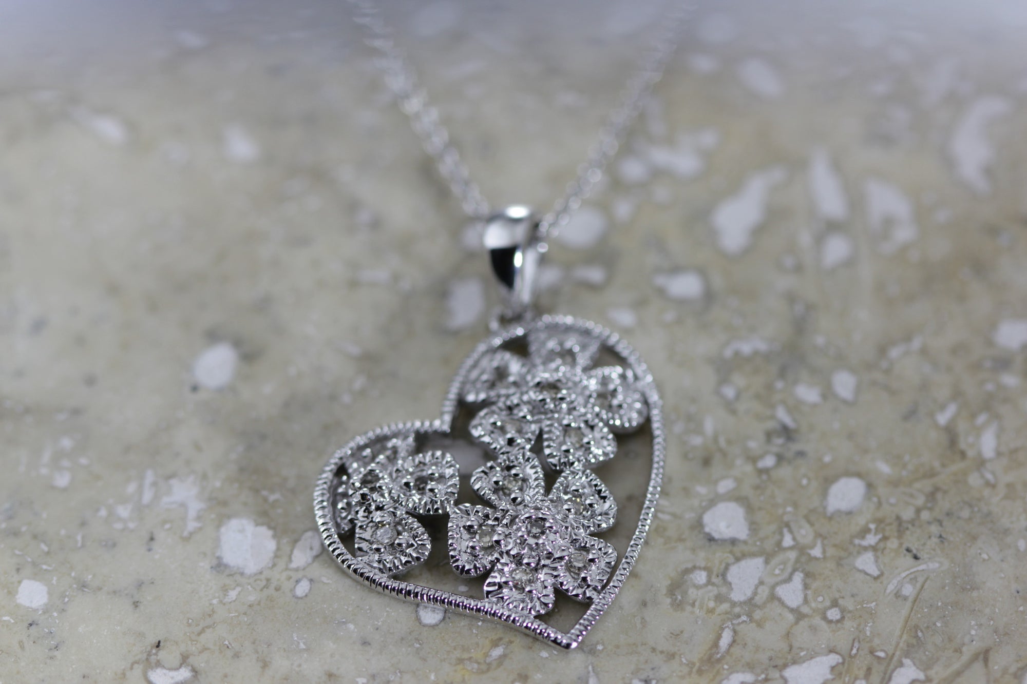 14K GOLD DIAMOND WHITE HEART FLOWER PENDANT 0.20 CT 14K GOLD CHAIN 14CT 14KARAT