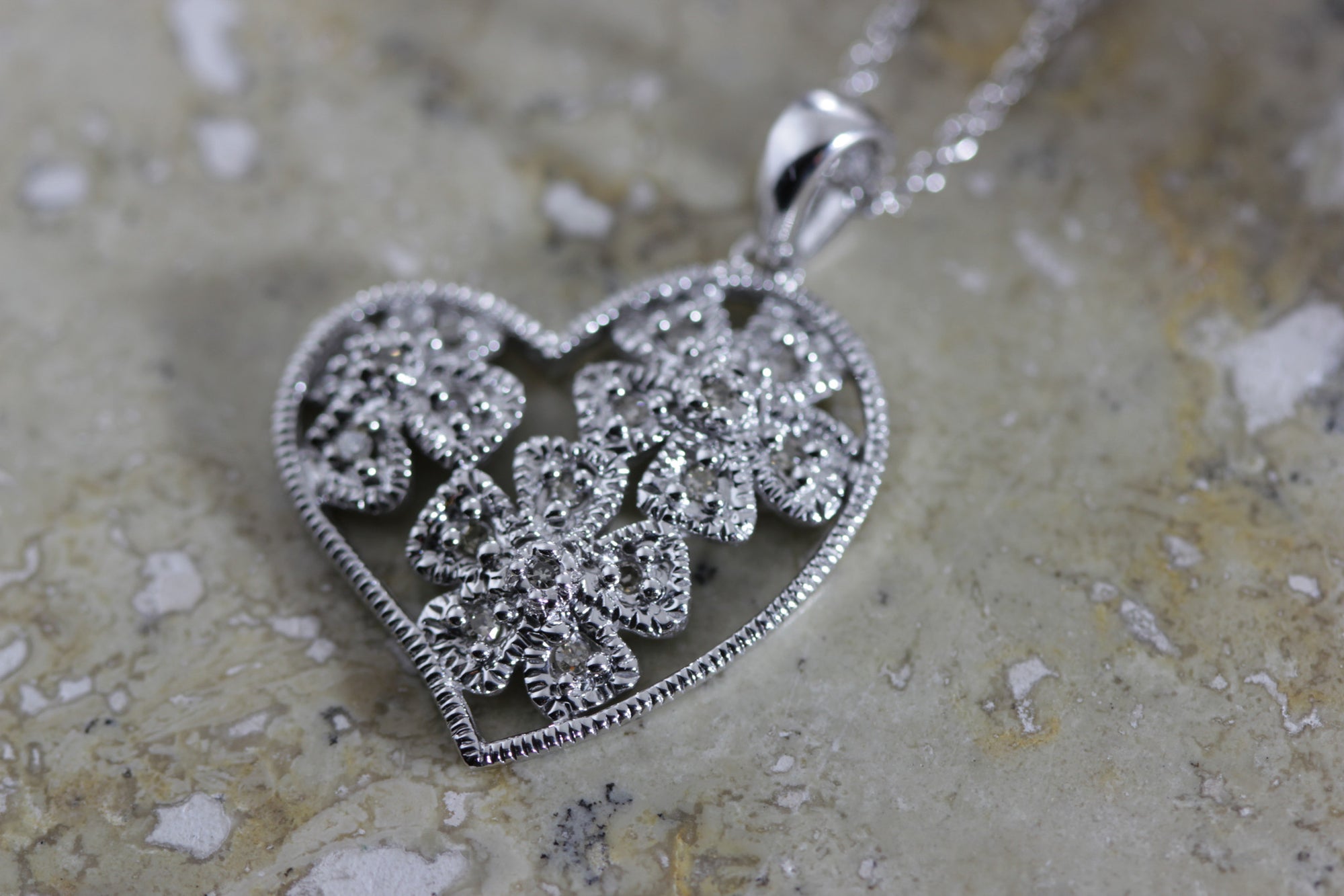 14K GOLD DIAMOND WHITE HEART FLOWER PENDANT 0.20 CT 14K GOLD CHAIN 14CT 14KARAT