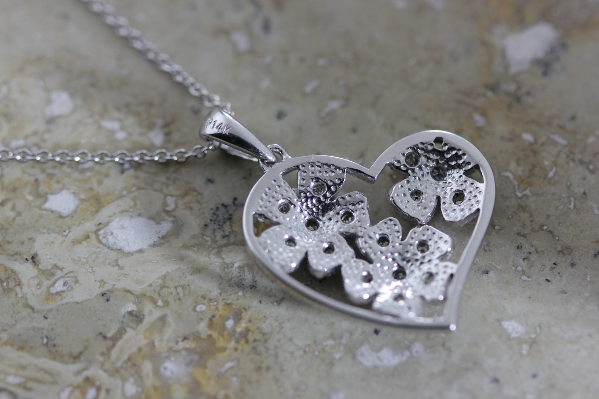 14K GOLD DIAMOND WHITE HEART FLOWER PENDANT 0.20 CT 14K GOLD CHAIN 14CT 14KARAT